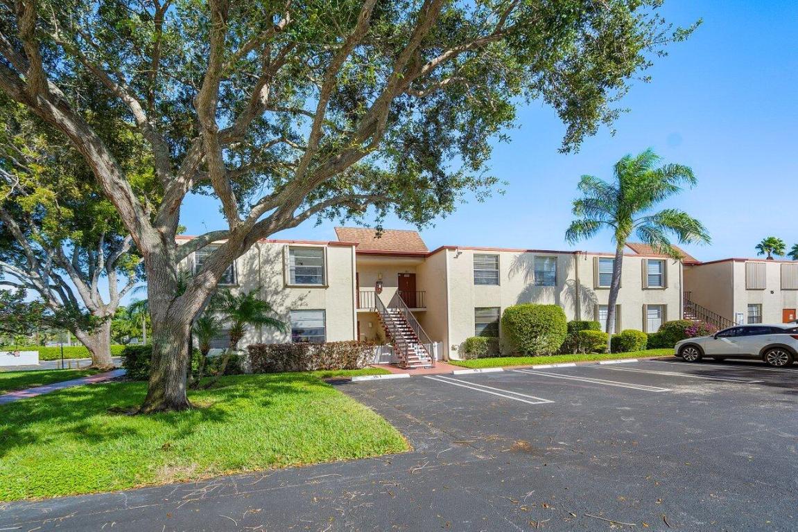 15 Willowbrook Lane Unit: 201