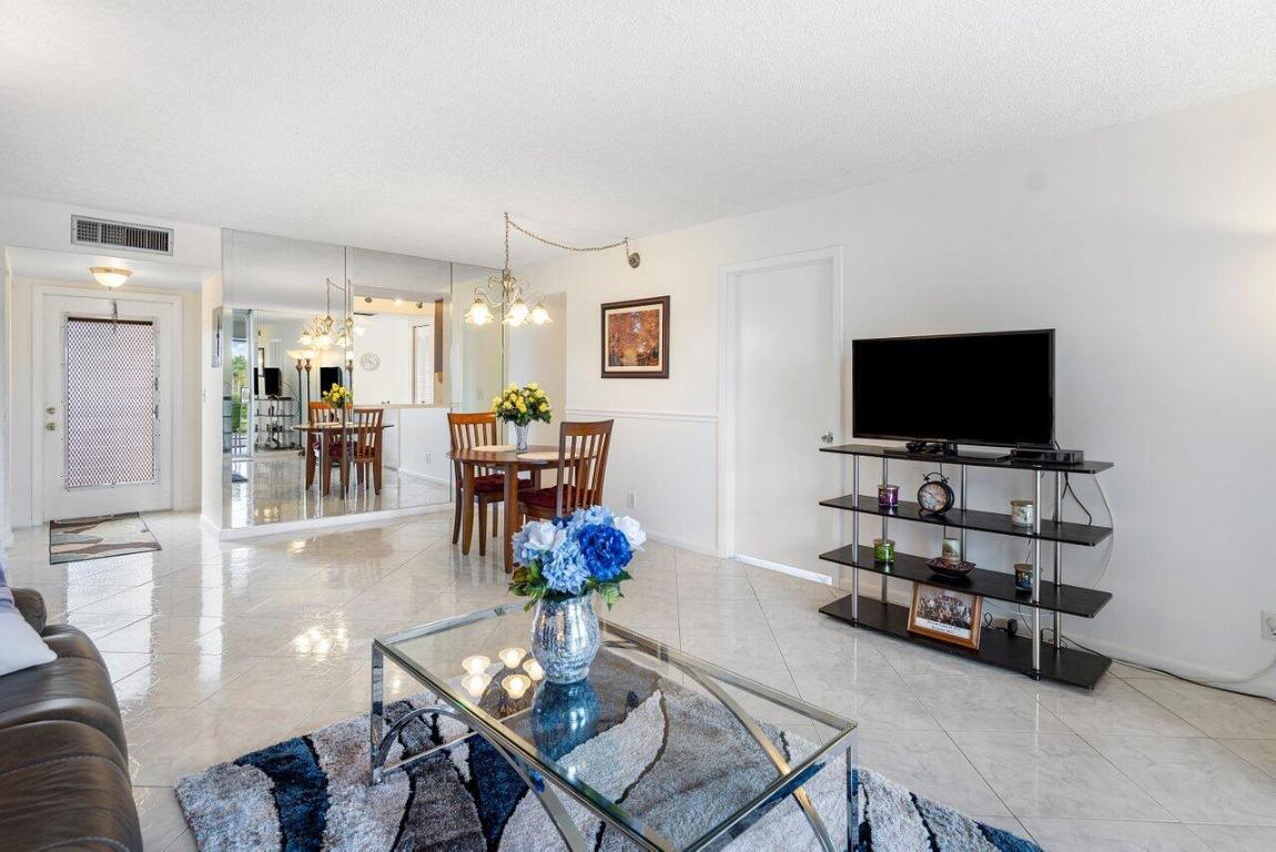 15 Willowbrook Lane Unit: 201