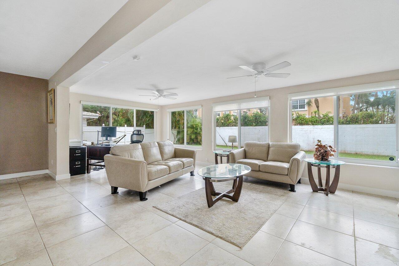 620 Las Palmas Park