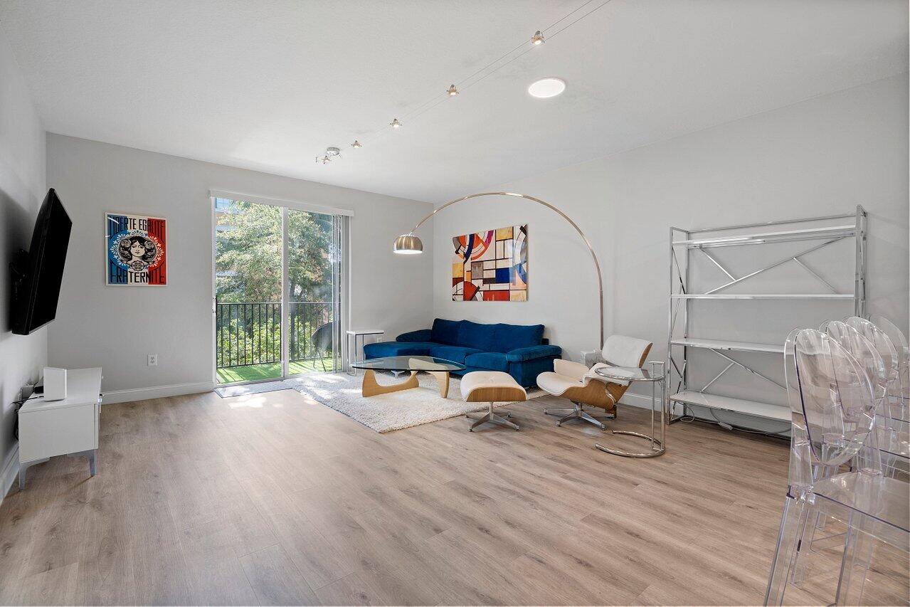 250 NE 3rd Avenue Unit: 1306