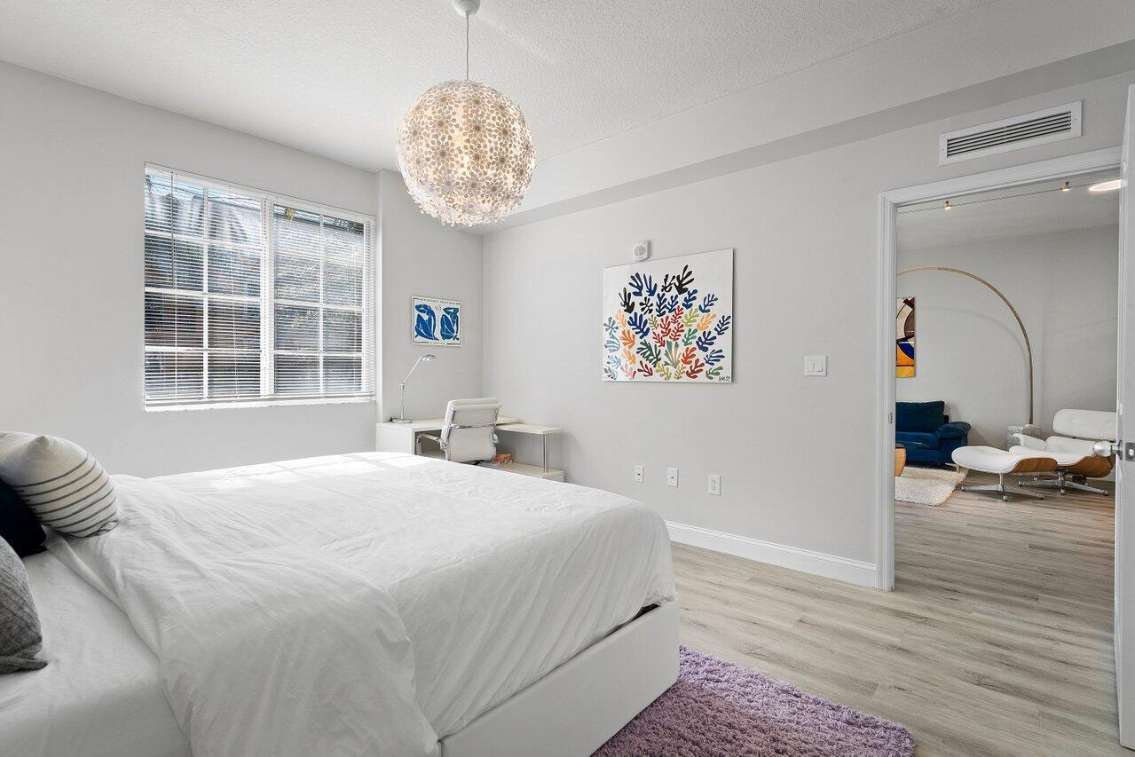 250 NE 3rd Avenue Unit: 1306