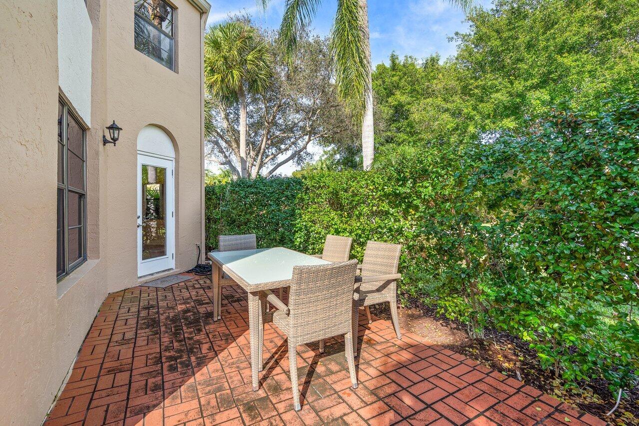 6614 Villa Sonrisa Drive Unit: 110