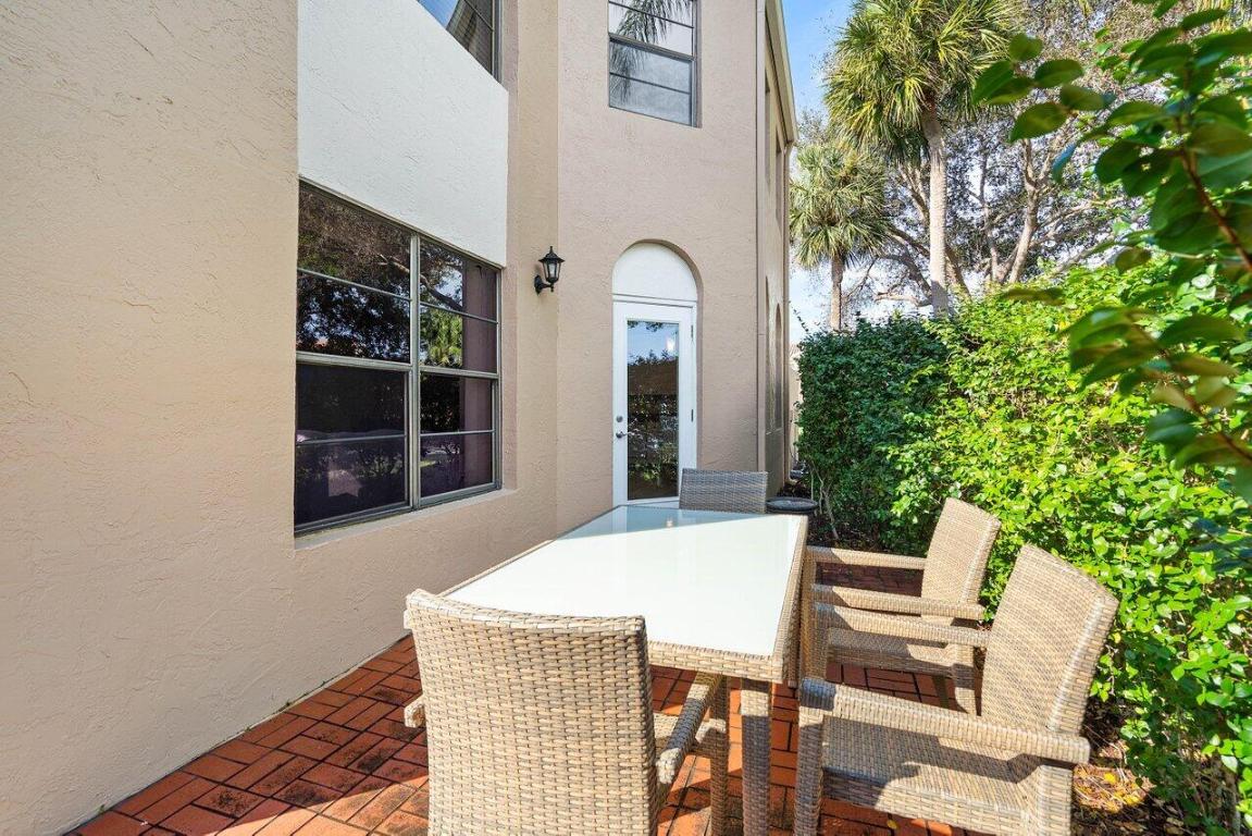 6614 Villa Sonrisa Drive Unit: 110