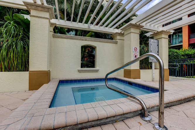 600 S Dixie Highway 503