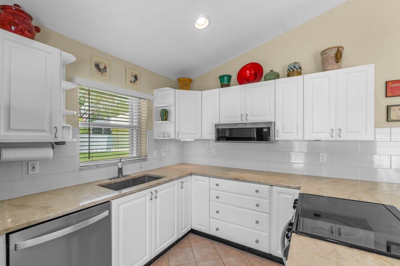 12950 Hampton Lakes Circle