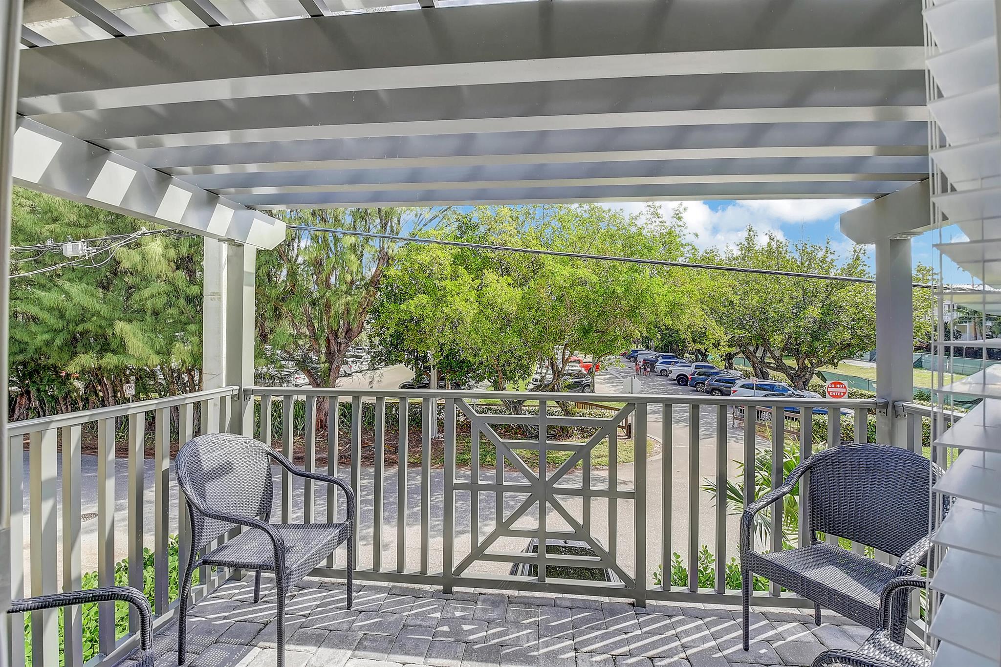 1025 Casuarina Road 7