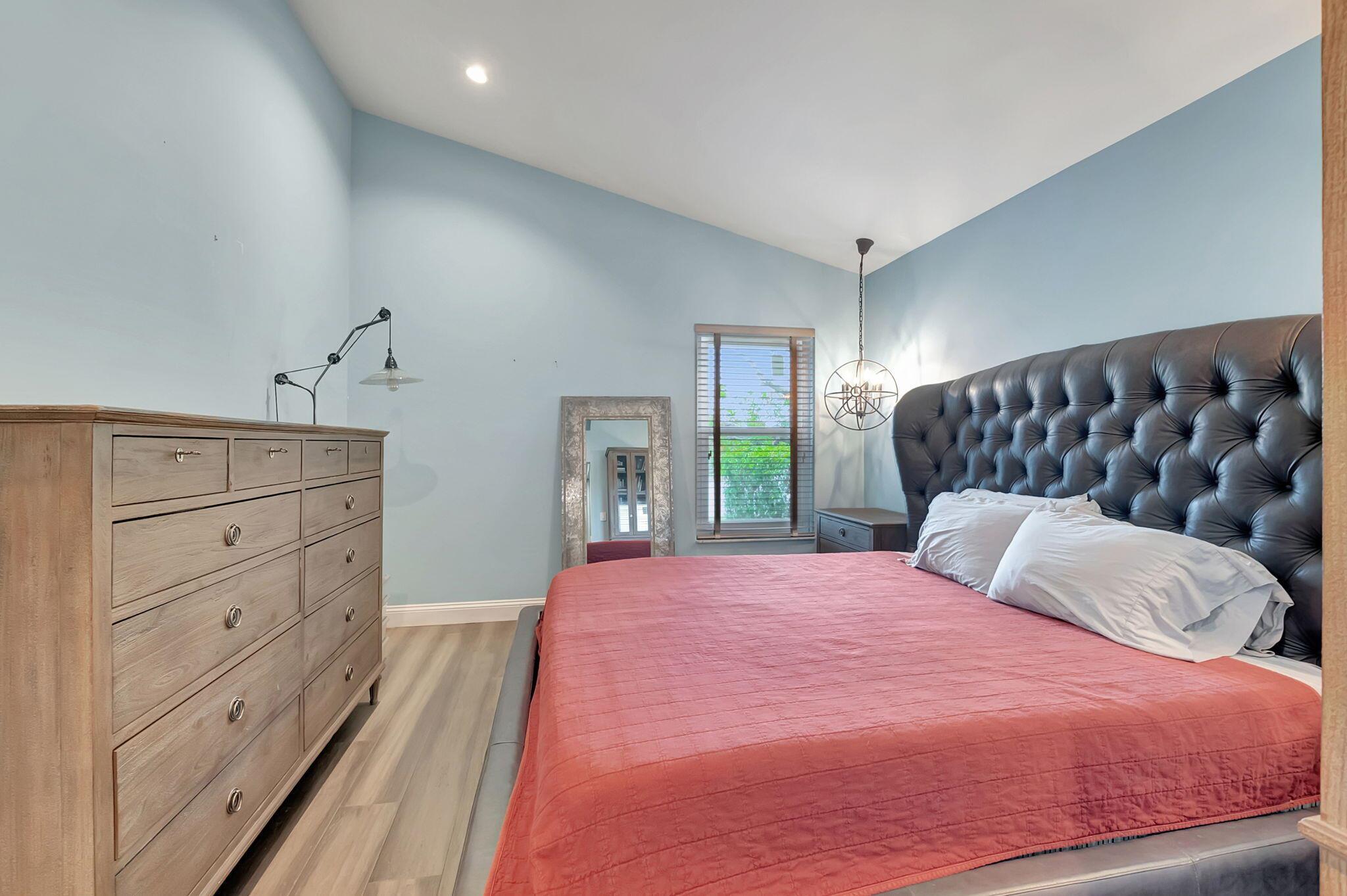 7528 Stirling Bridge Boulevard N