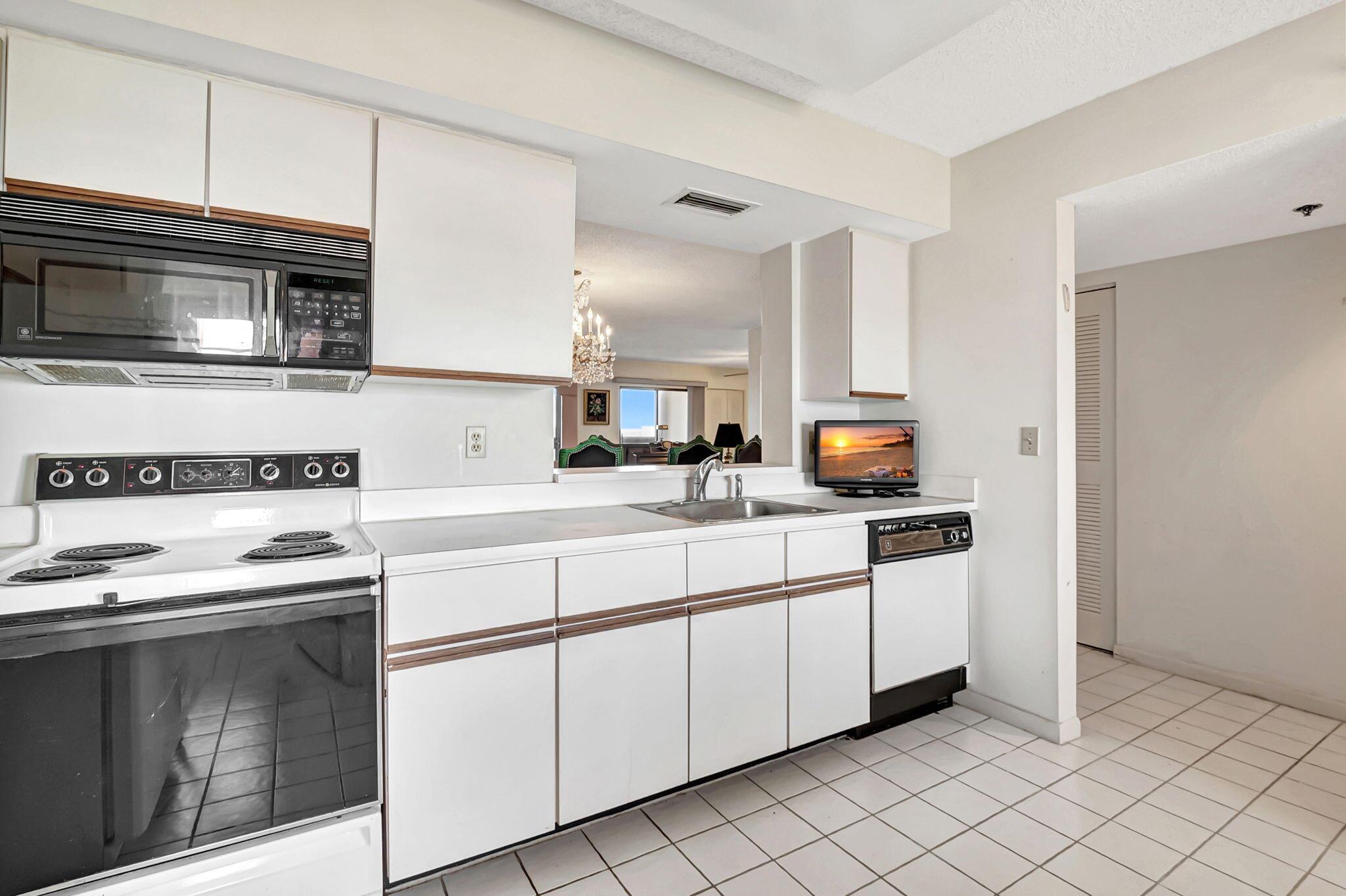 7380 S Oriole Boulevard 801