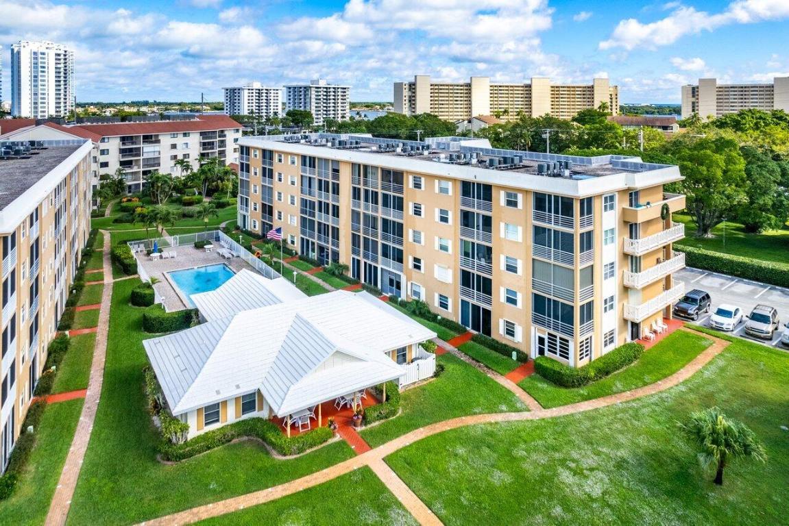 308 Golfview Road 401