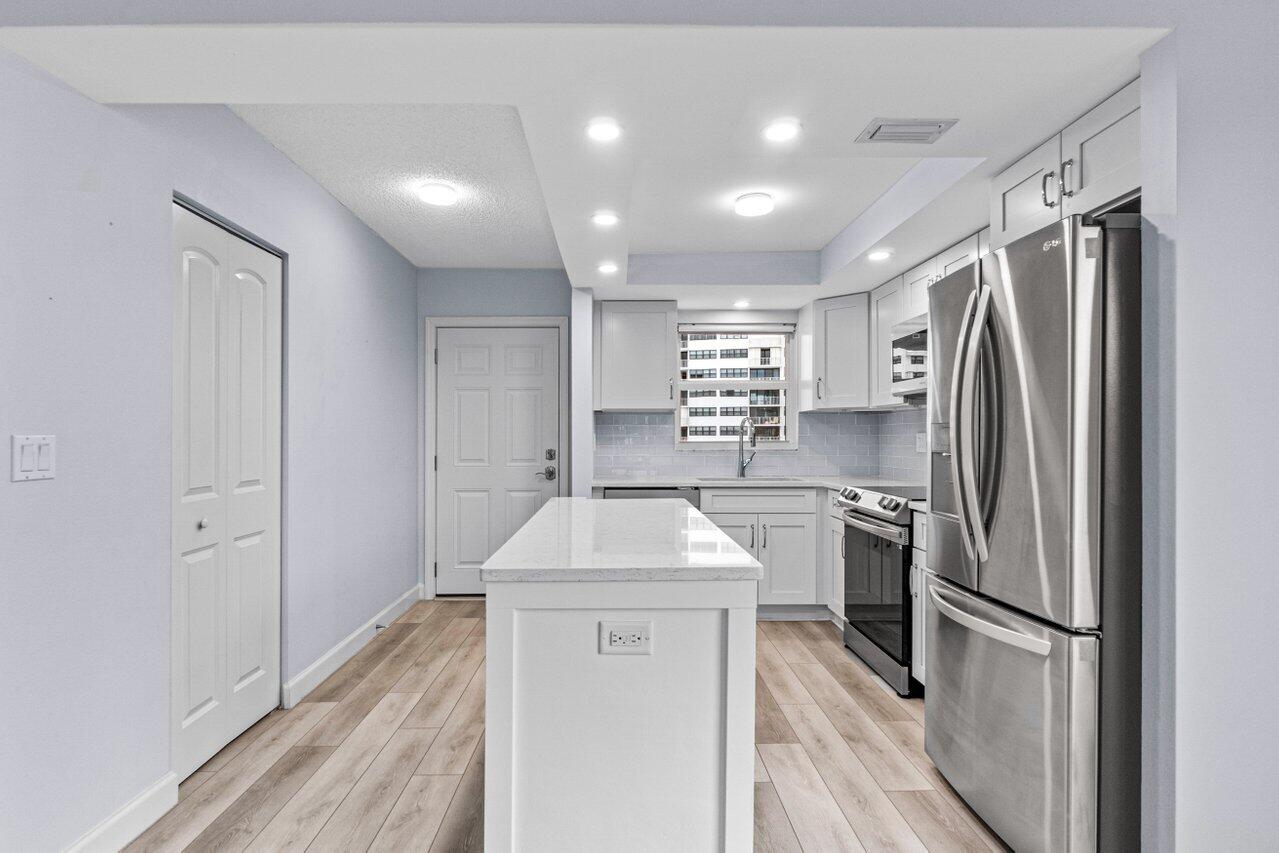 308 Golfview Road 401