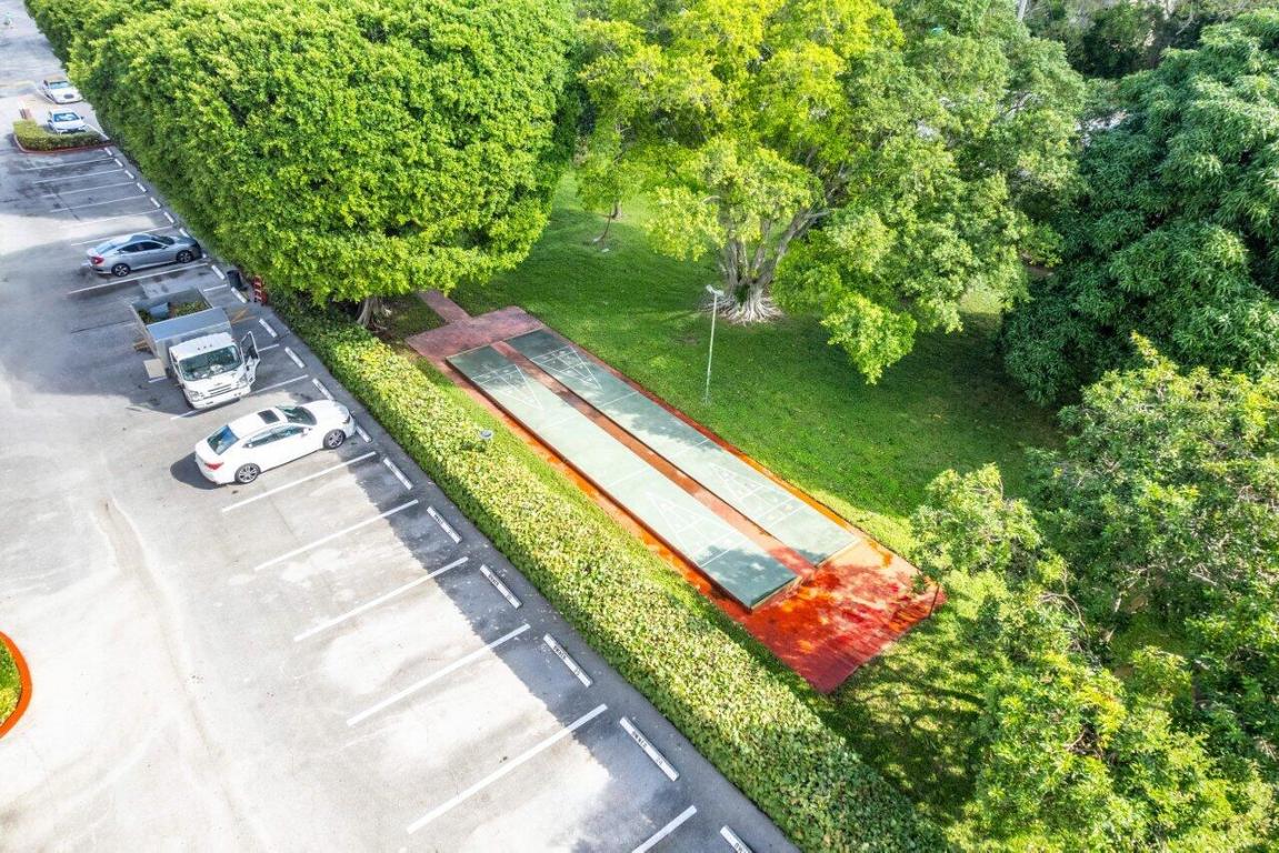 308 Golfview Road 401