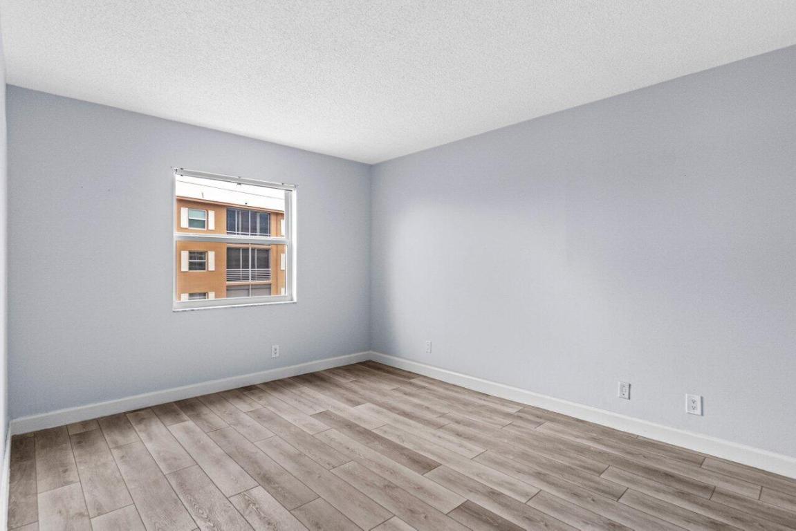 308 Golfview Road 401