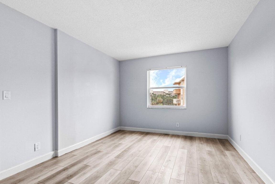 308 Golfview Road 401