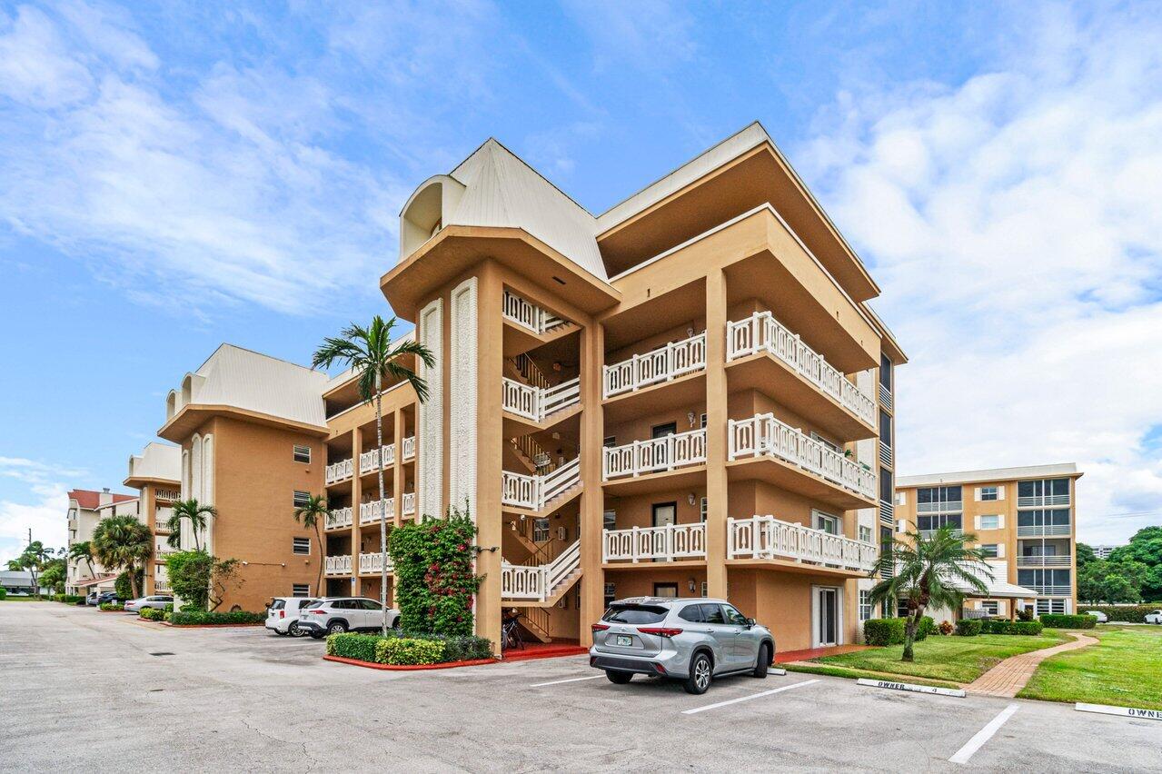 308 Golfview Road 401