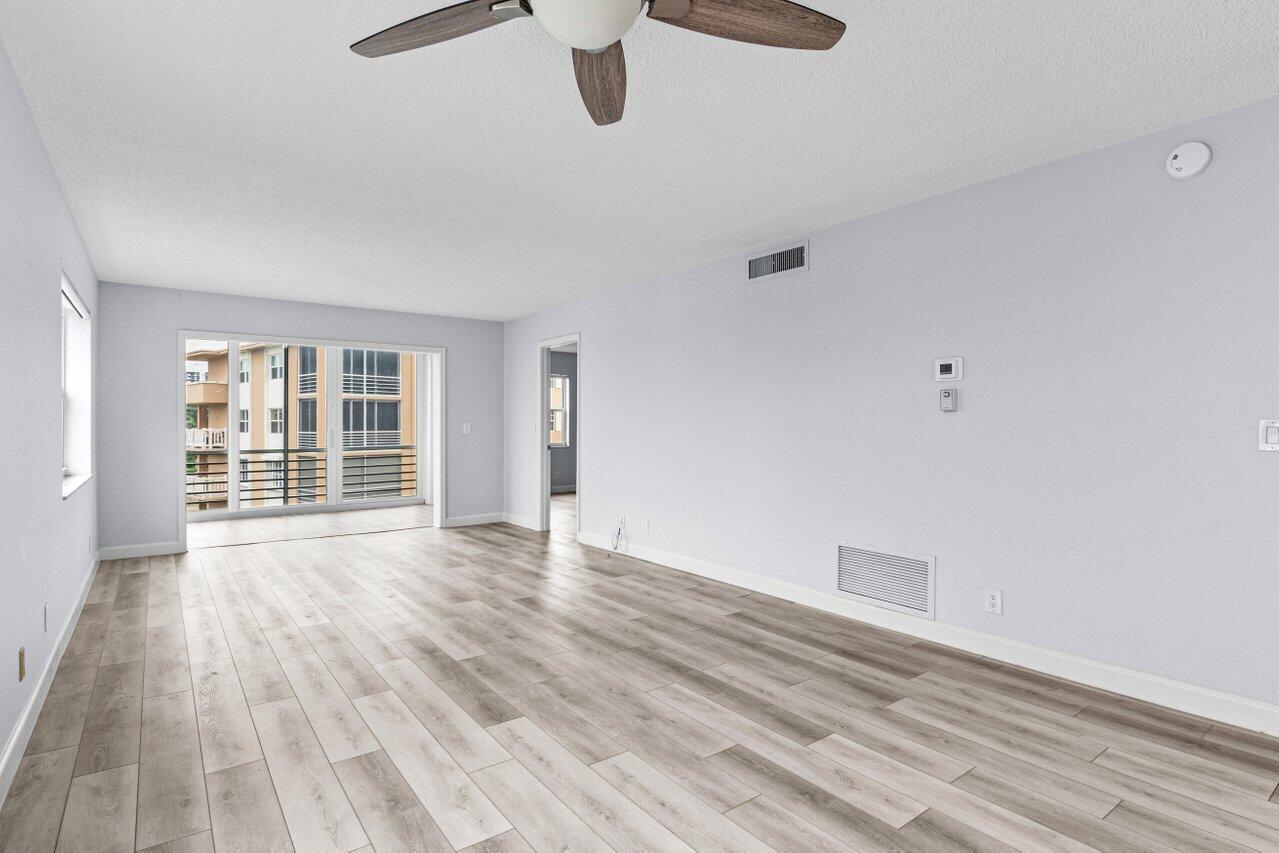 308 Golfview Road 401