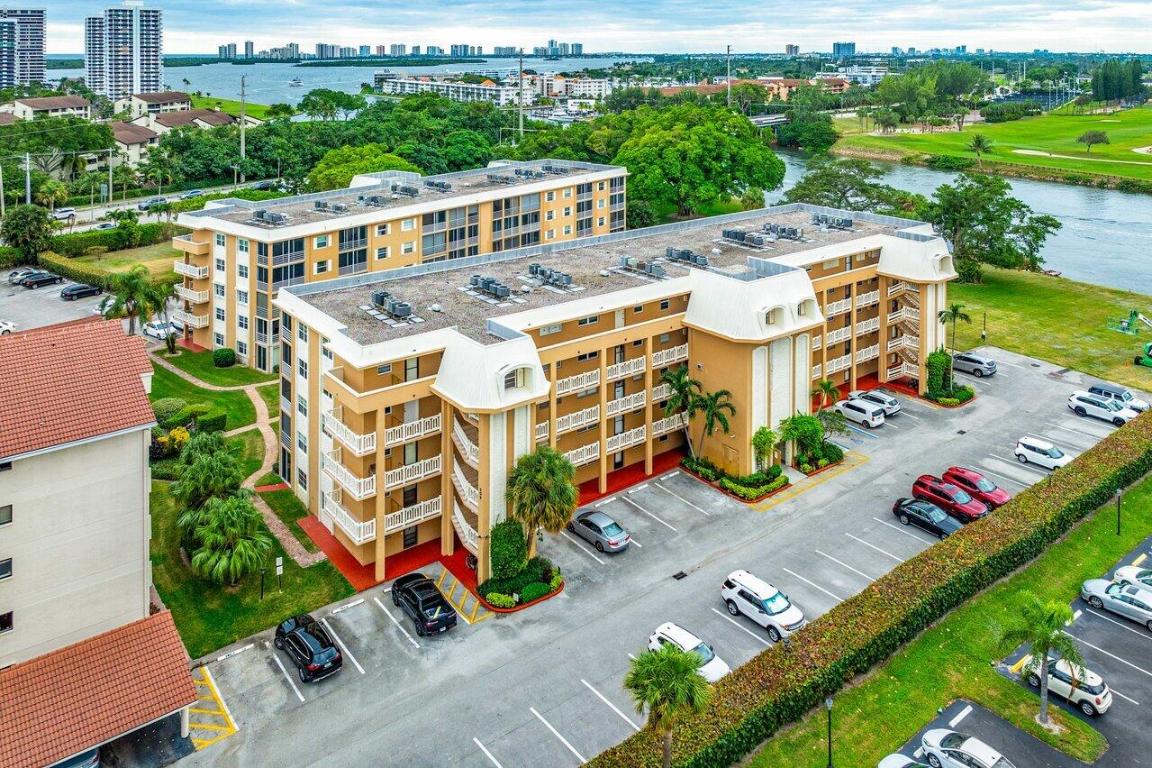 308 Golfview Road 401