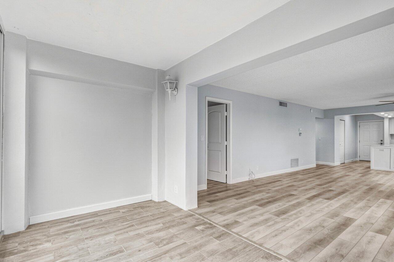 308 Golfview Road 401