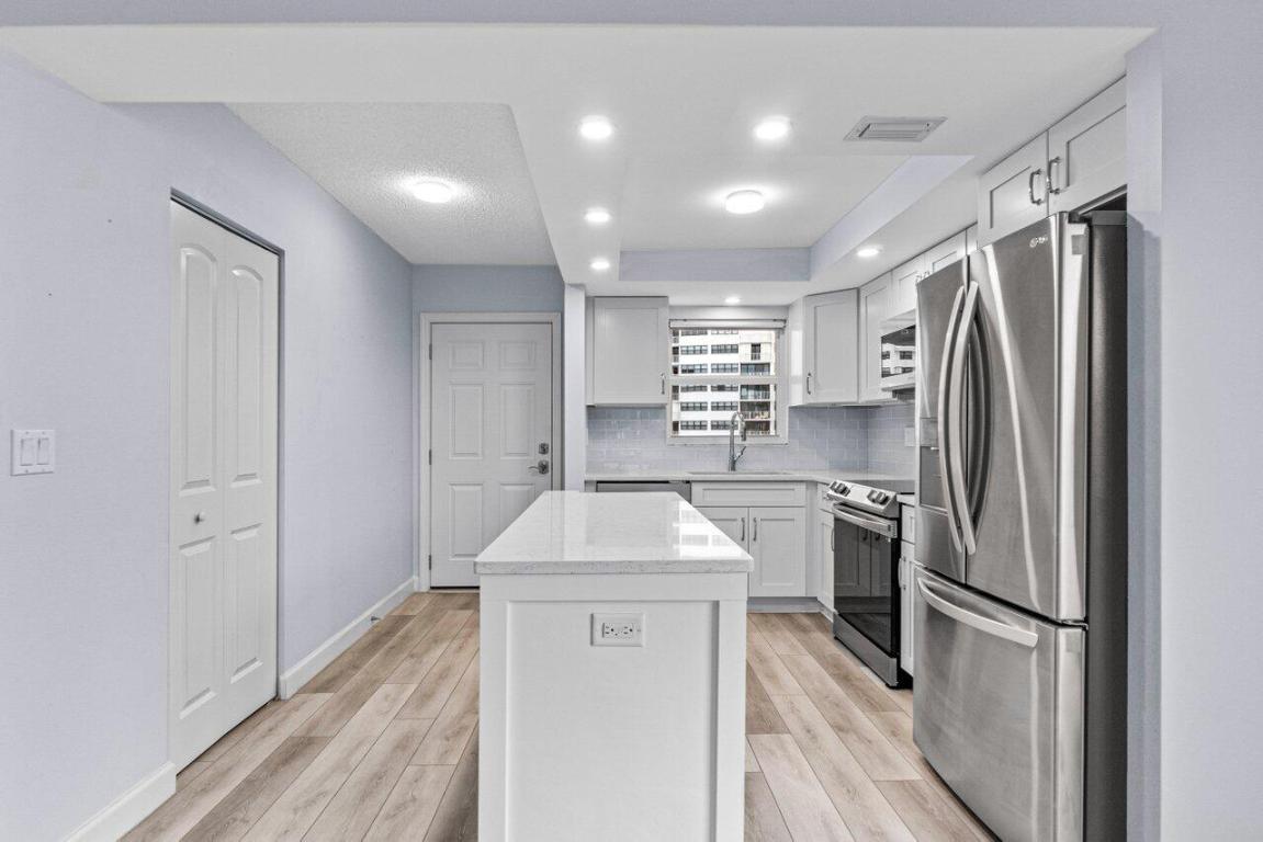 308 Golfview Road 401