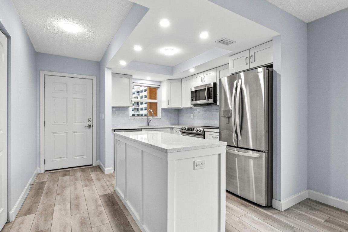 308 Golfview Road 401