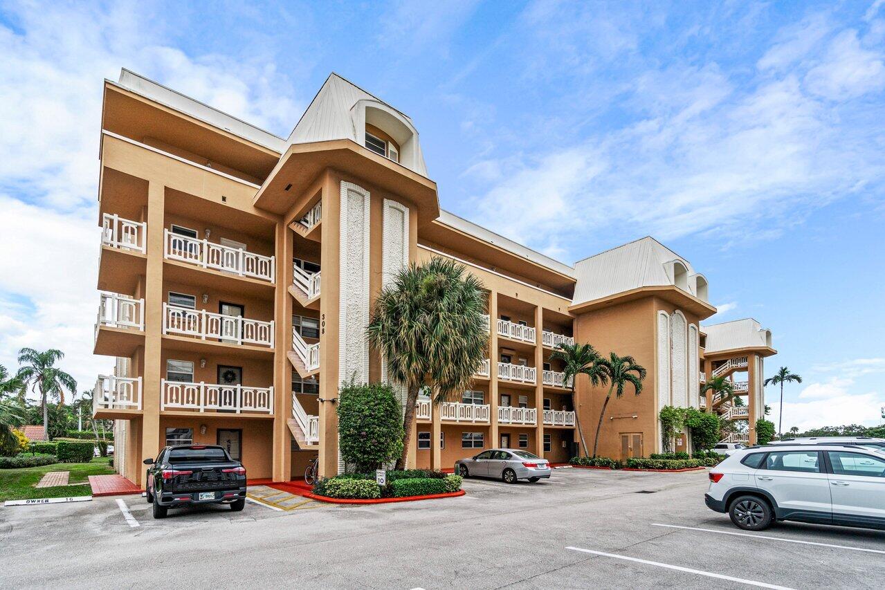 308 Golfview Road 401