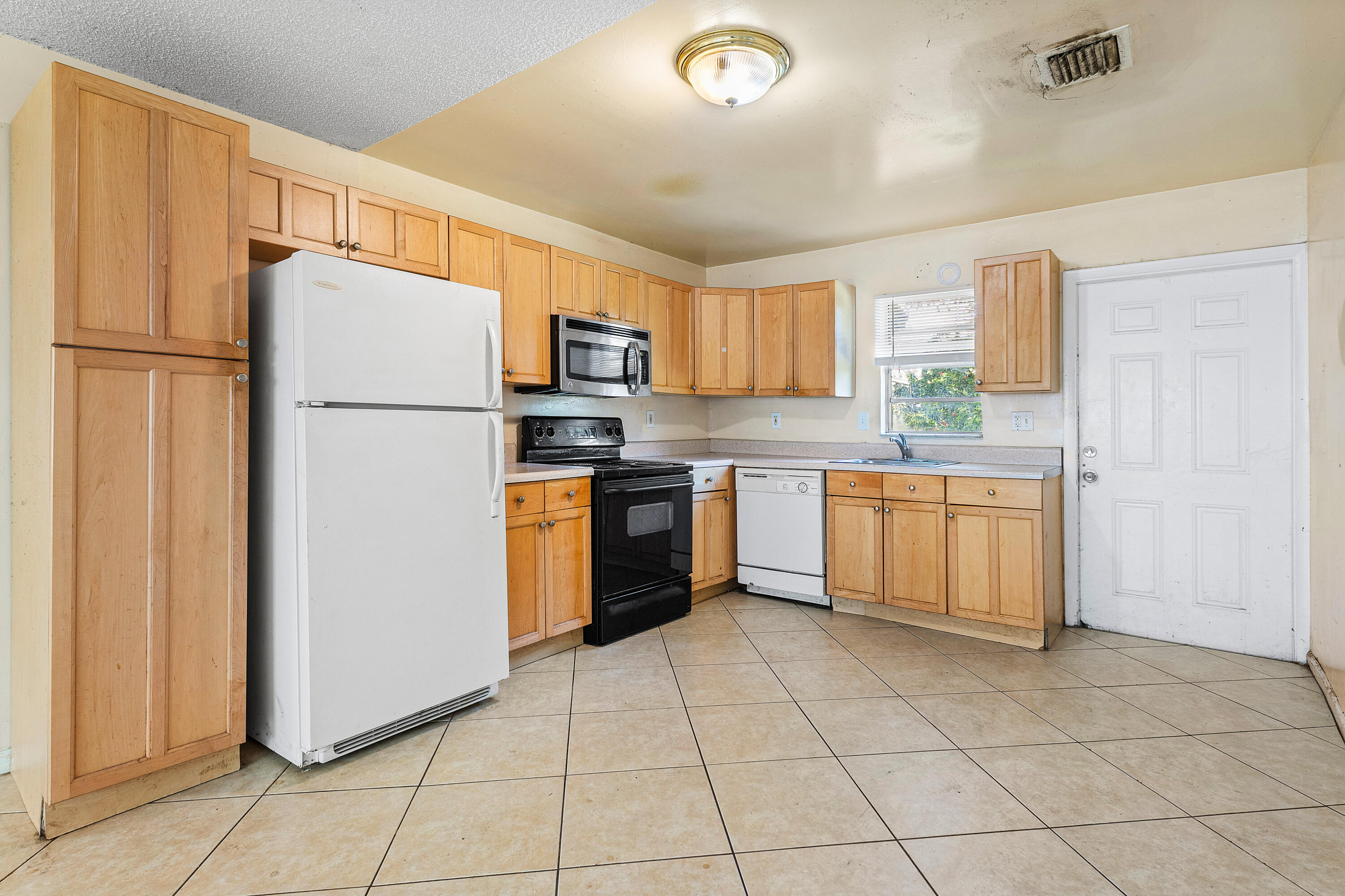 144 SW 2nd Avenue