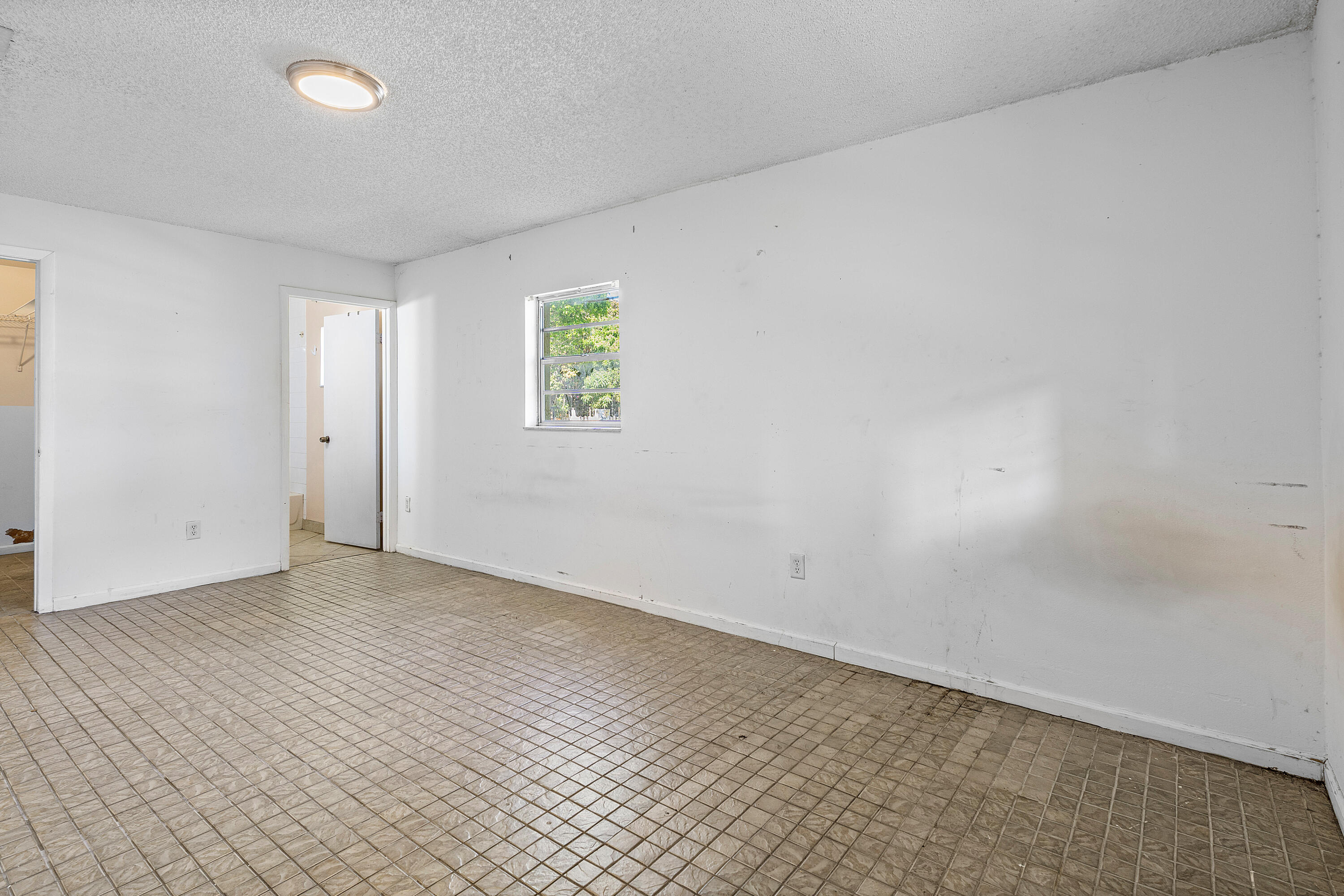 144 SW 2nd Avenue