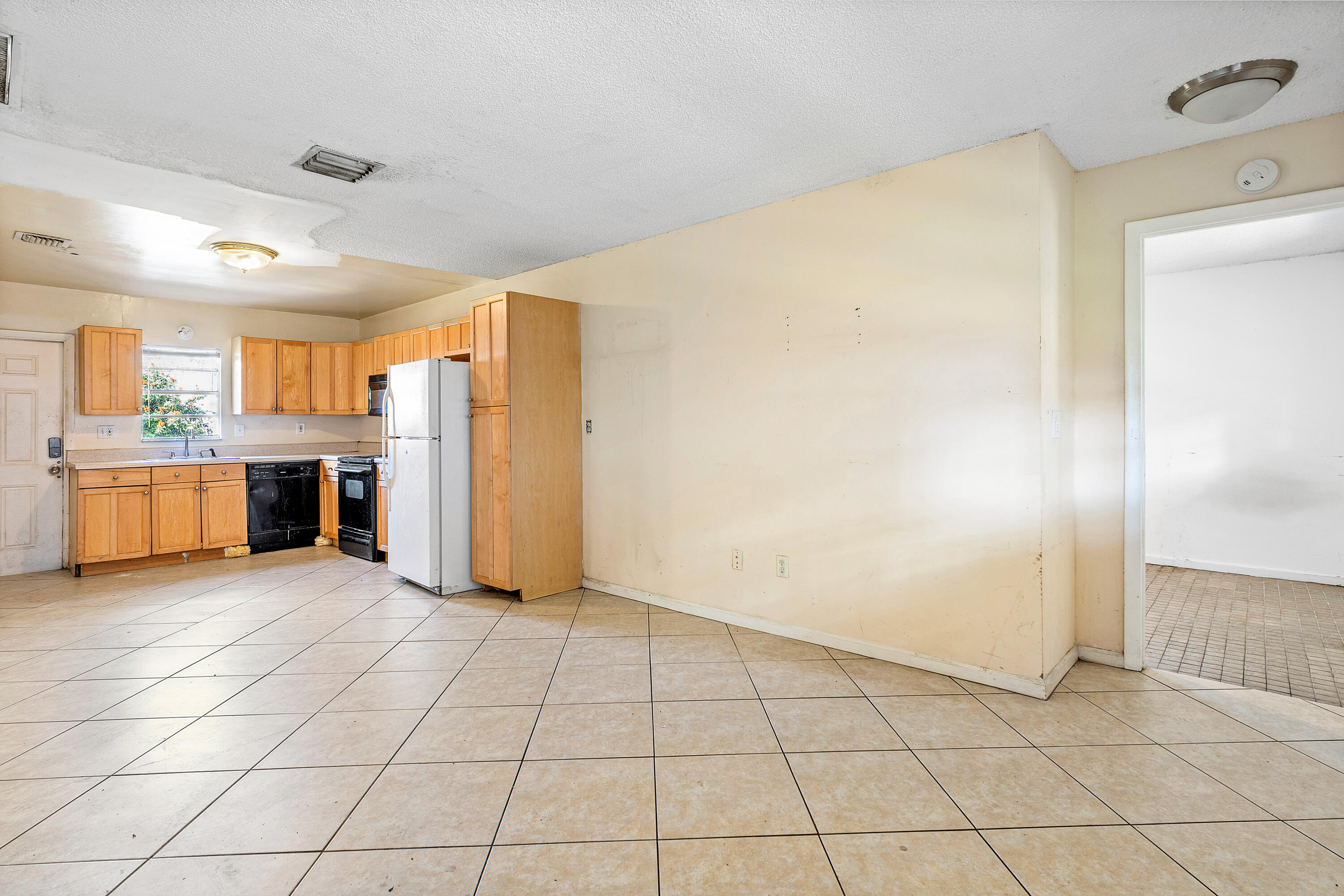 144 SW 2nd Avenue