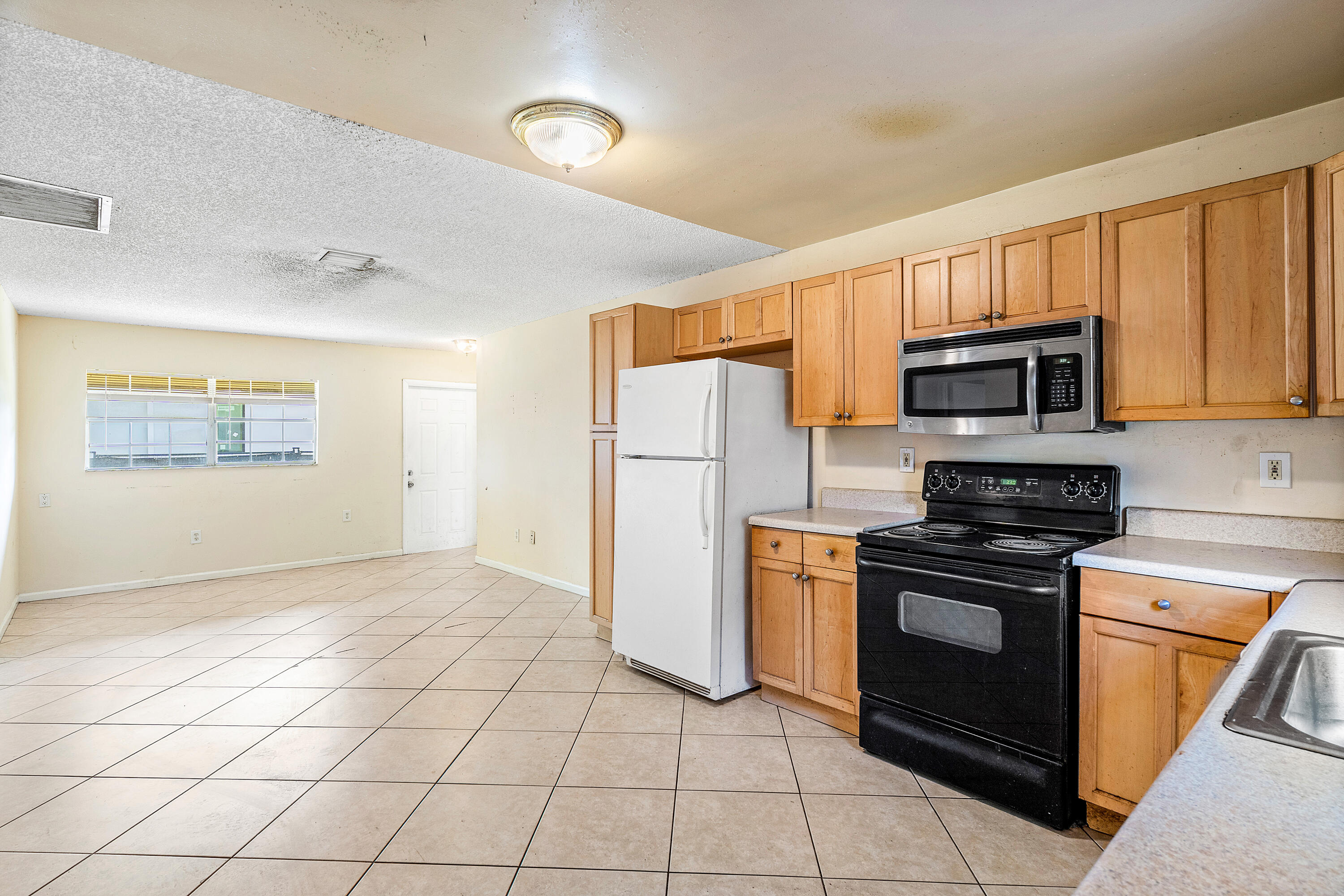 144 SW 2nd Avenue