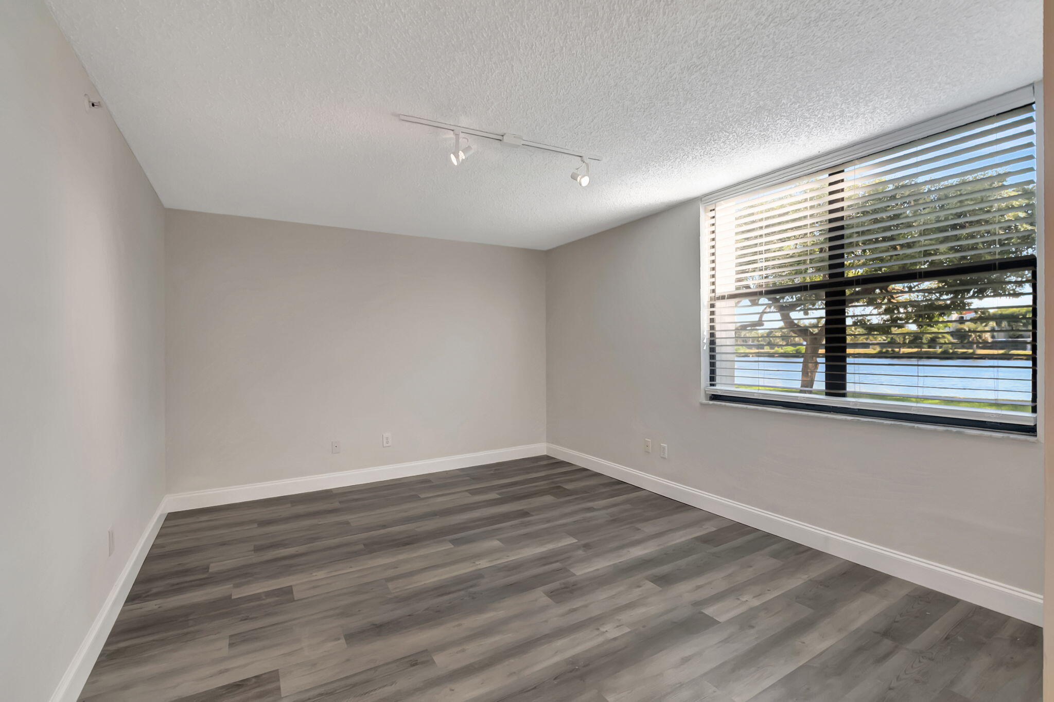 950 Lavers Circle F109