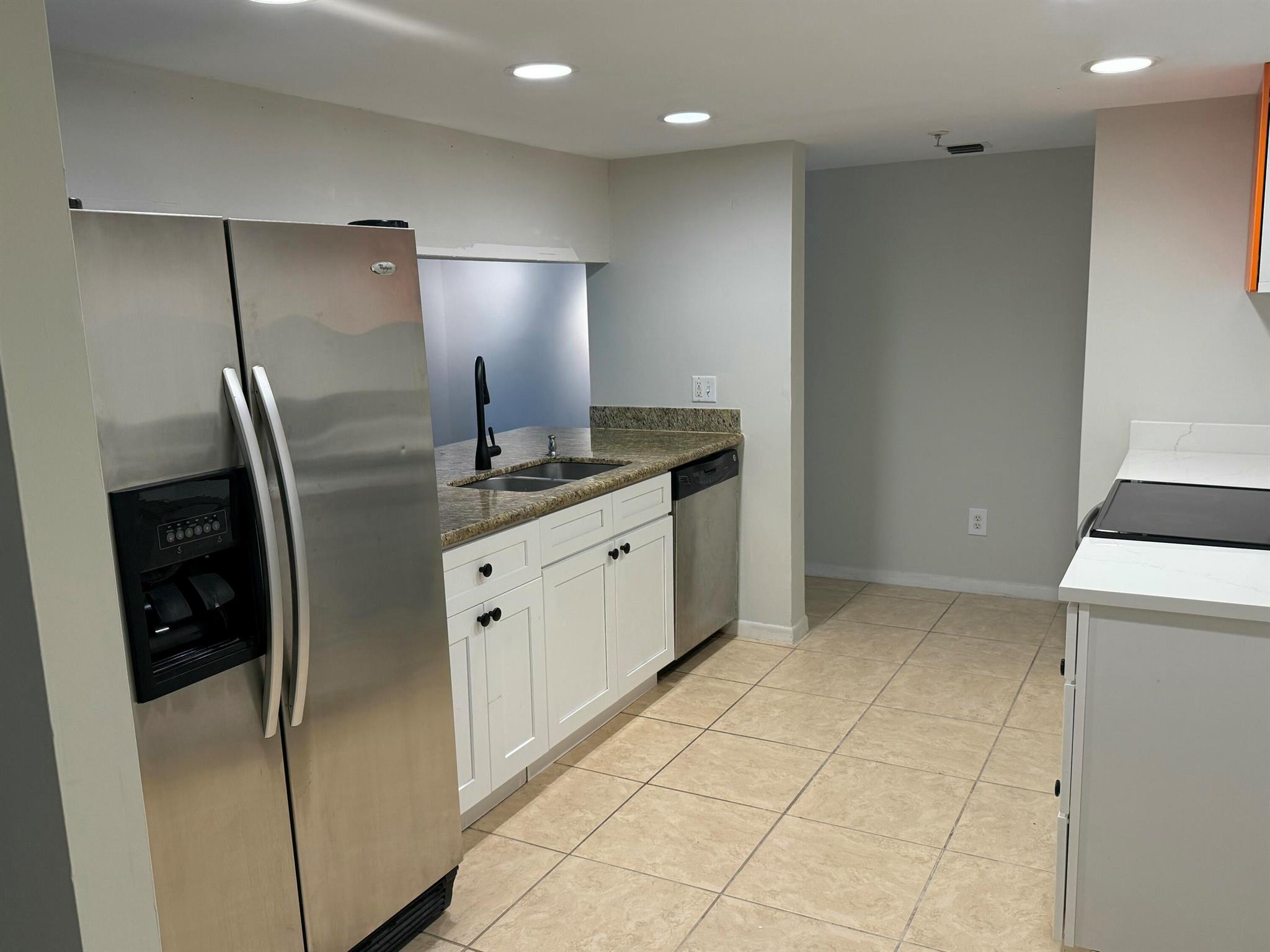 950 Lavers Circle F109