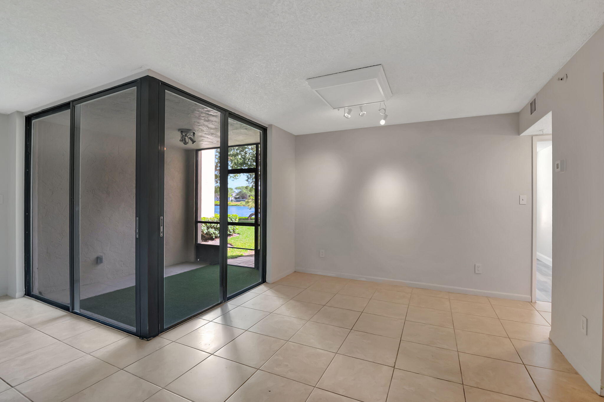 950 Lavers Circle F109