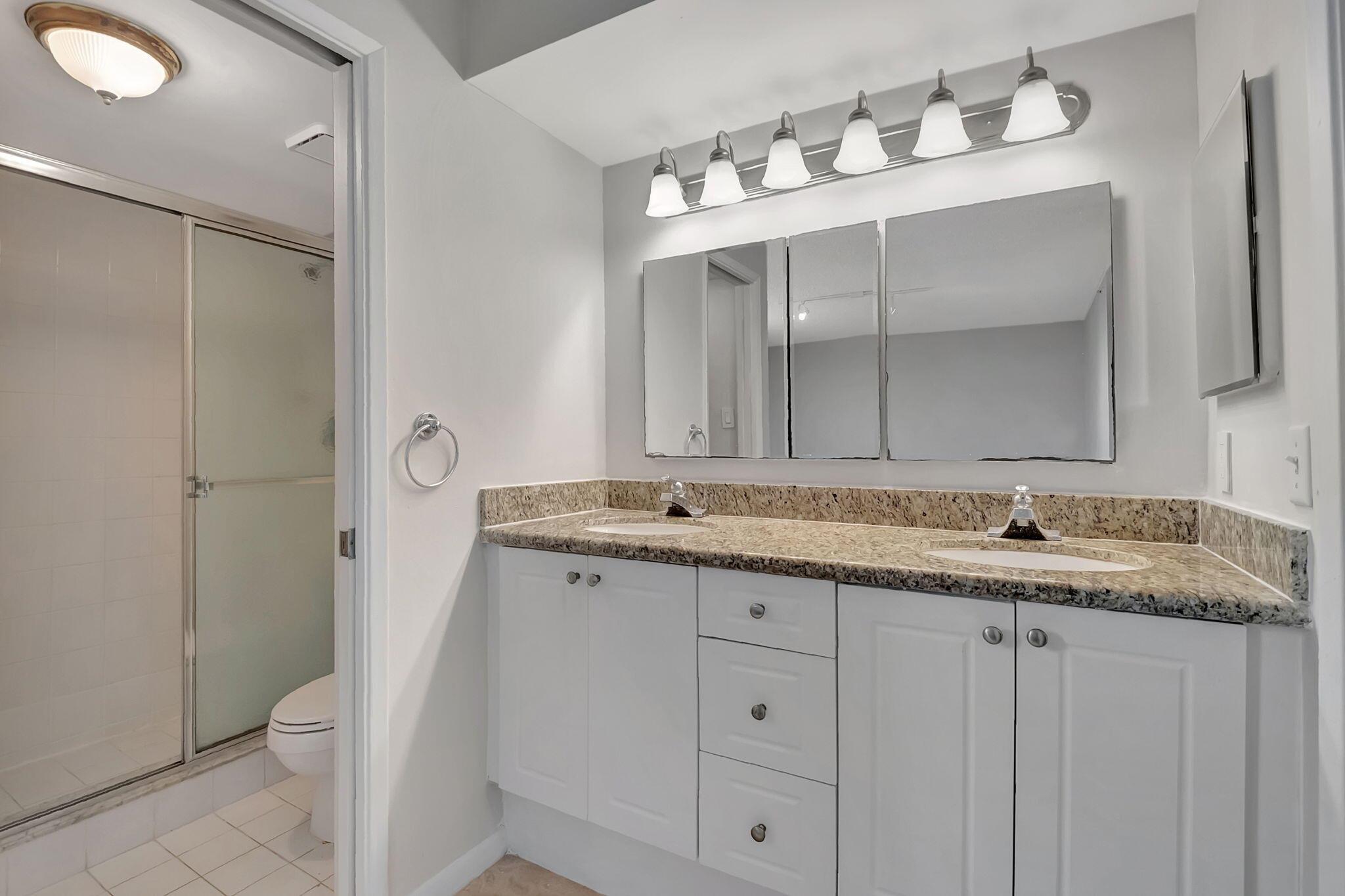 950 Lavers Circle F109