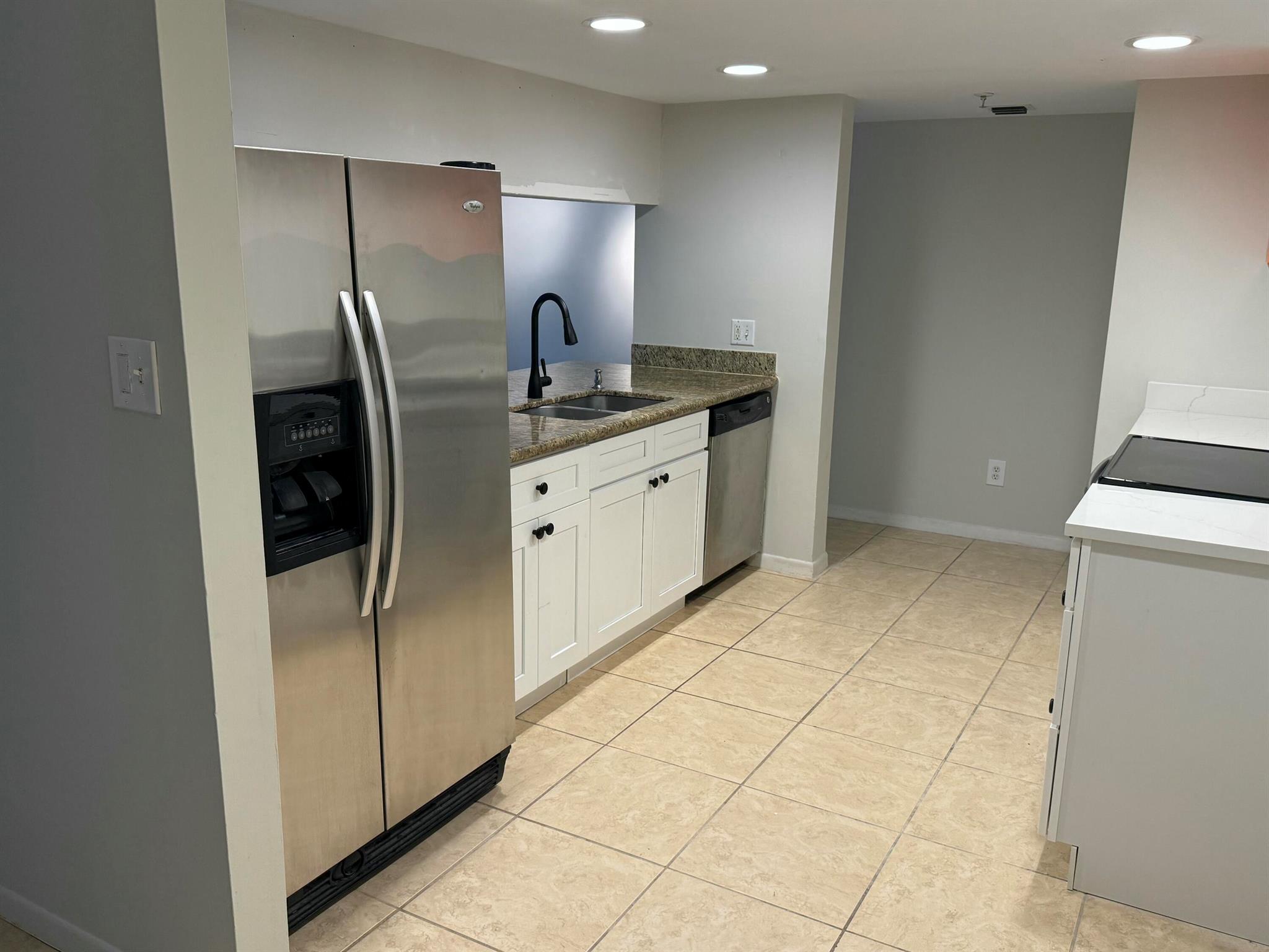 950 Lavers Circle F109