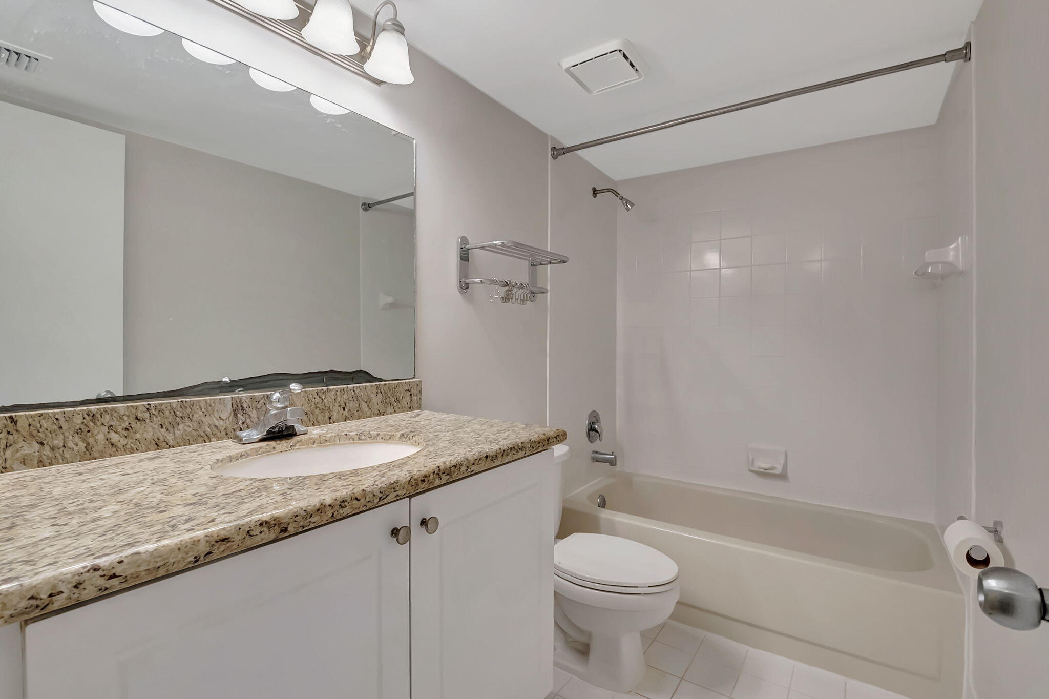 950 Lavers Circle F109