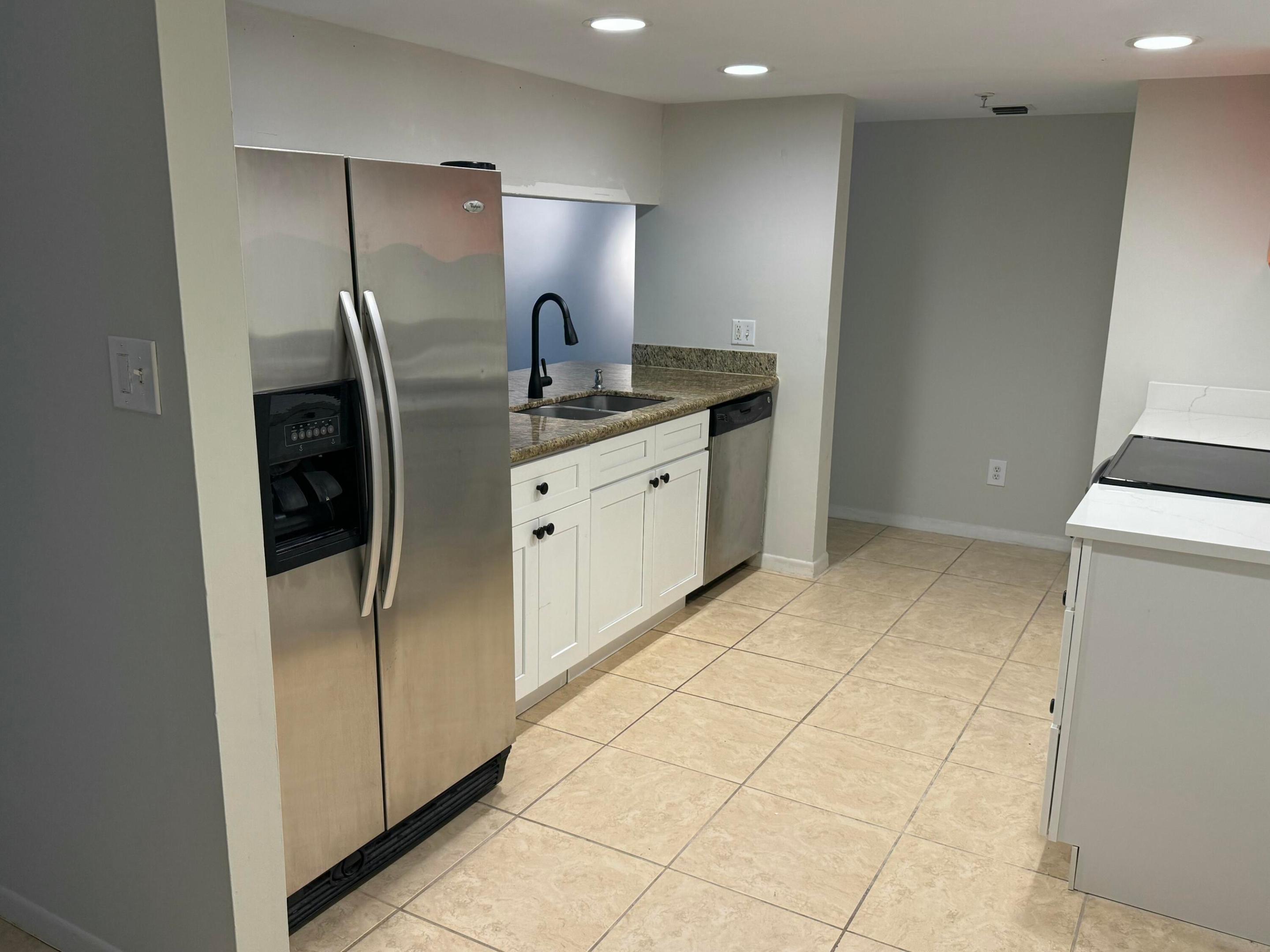950 Lavers Circle F109