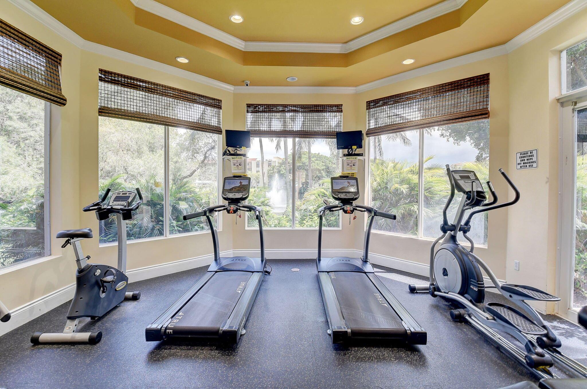 950 Lavers Circle F109