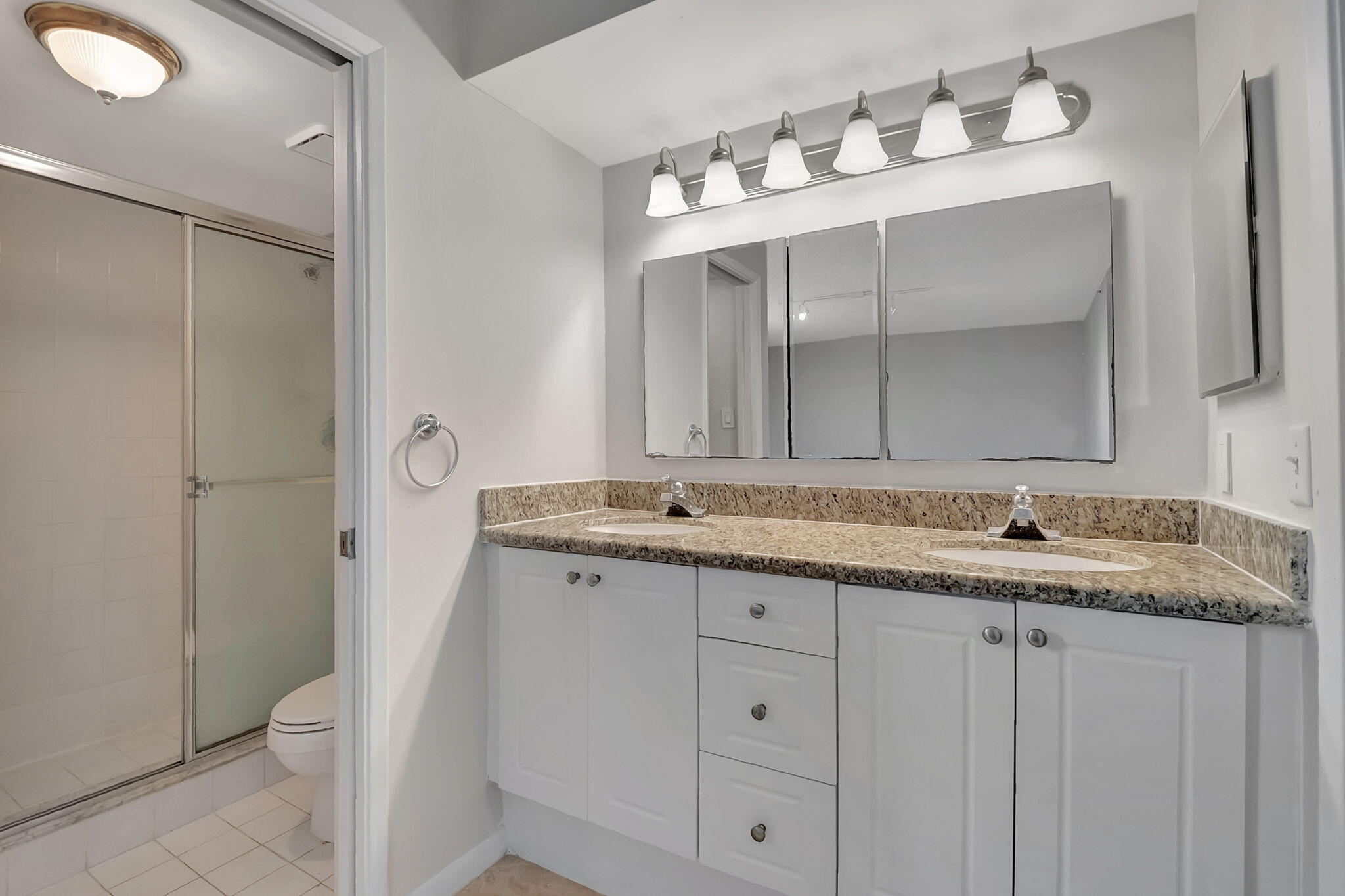 950 Lavers Circle F109