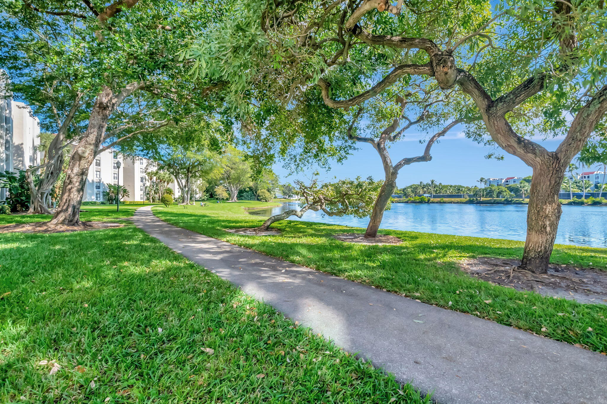 950 Lavers Circle F109