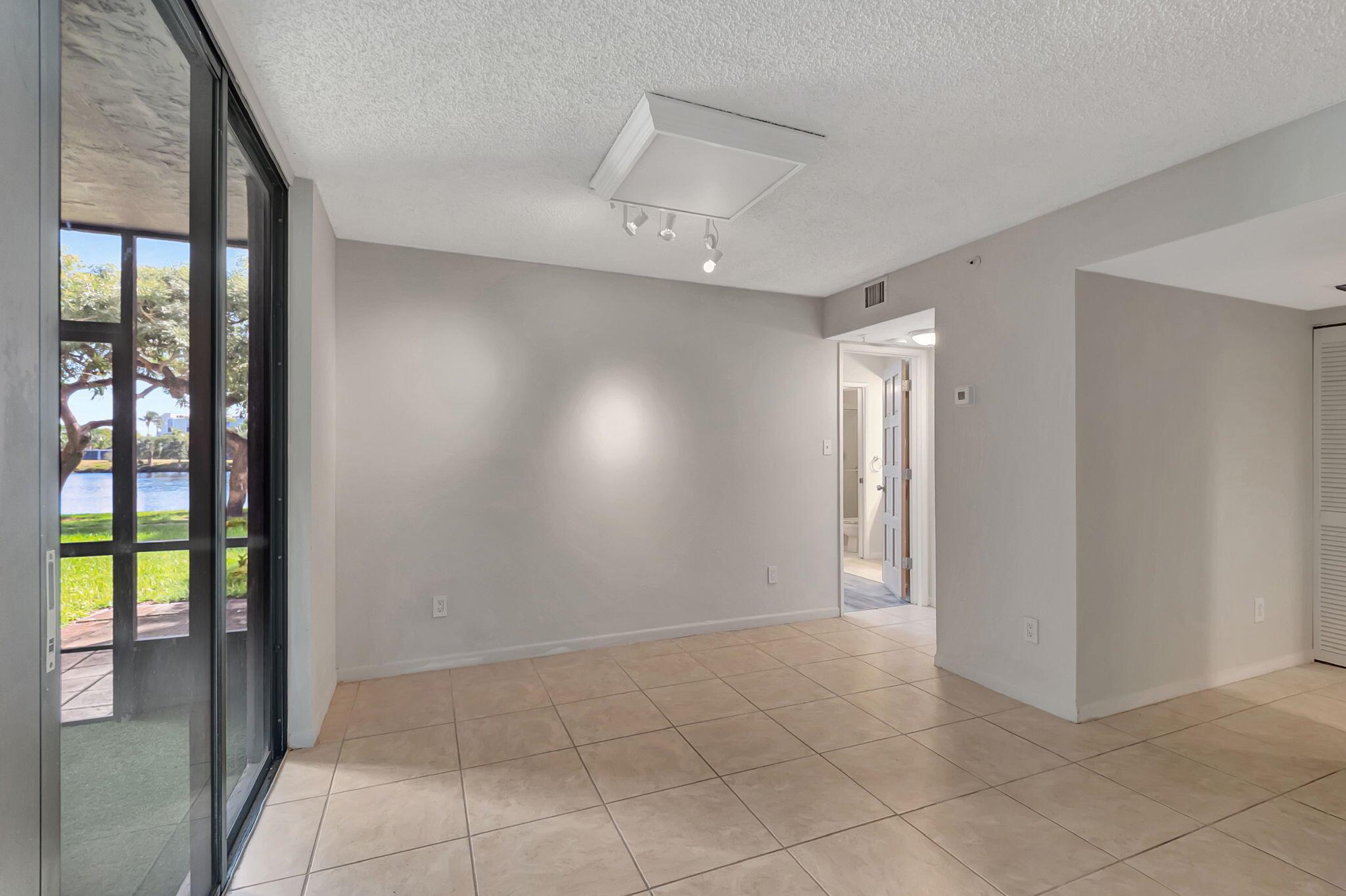 950 Lavers Circle F109