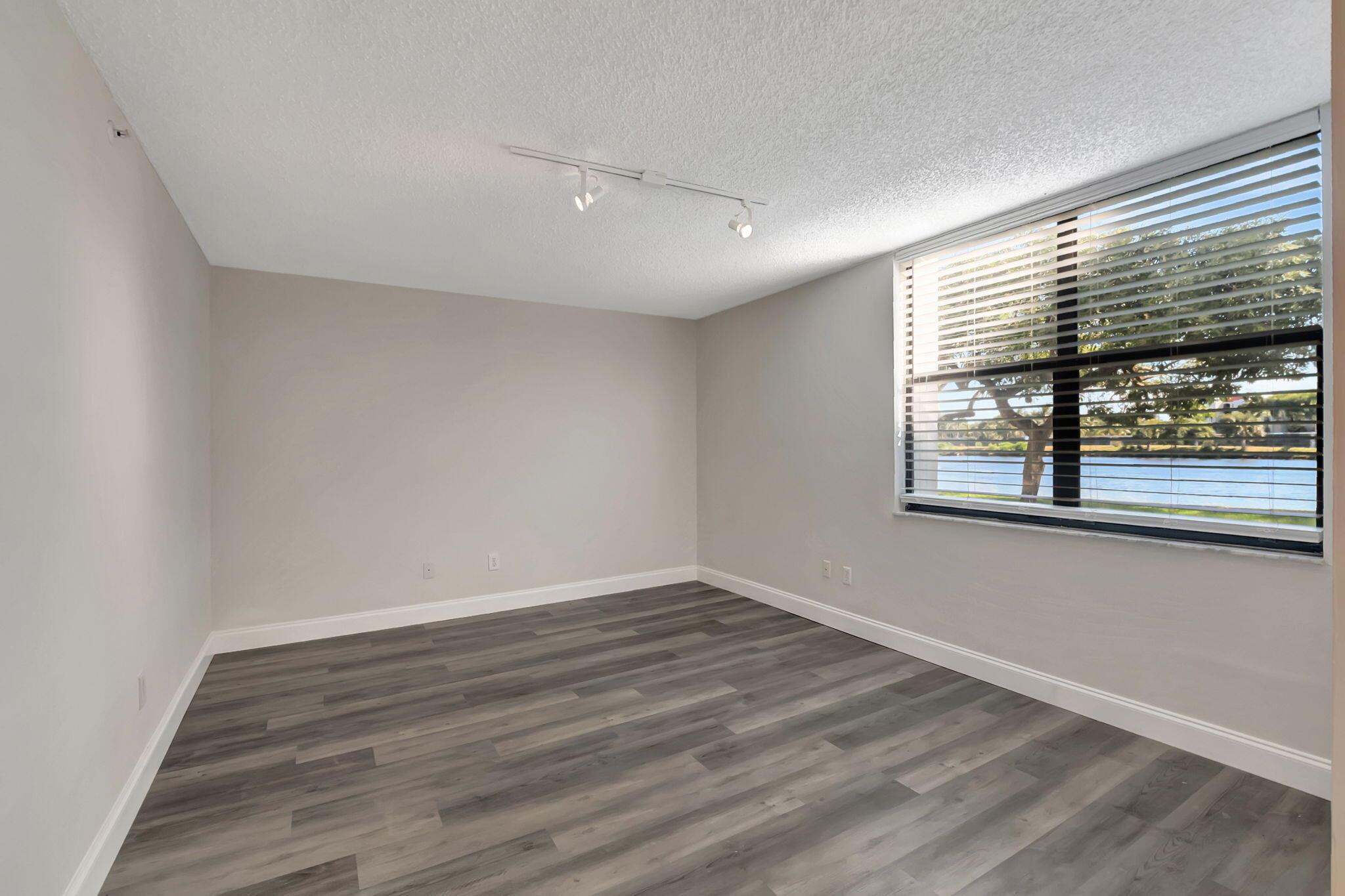 950 Lavers Circle F109