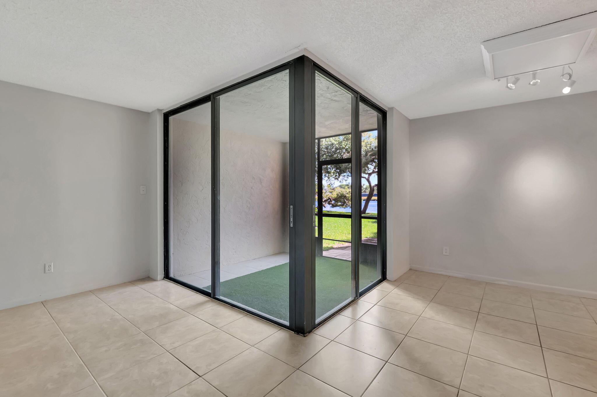 950 Lavers Circle F109