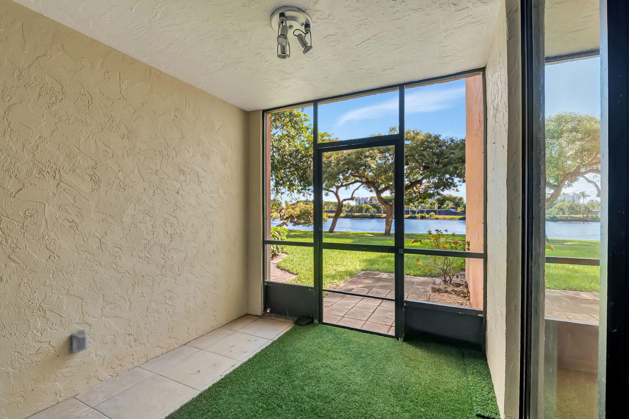 950 Lavers Circle F109