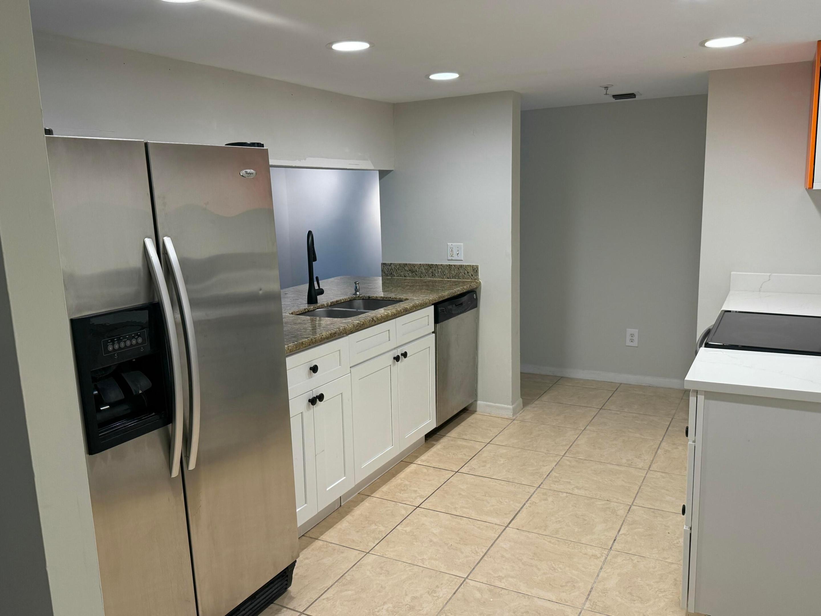 950 Lavers Circle F109