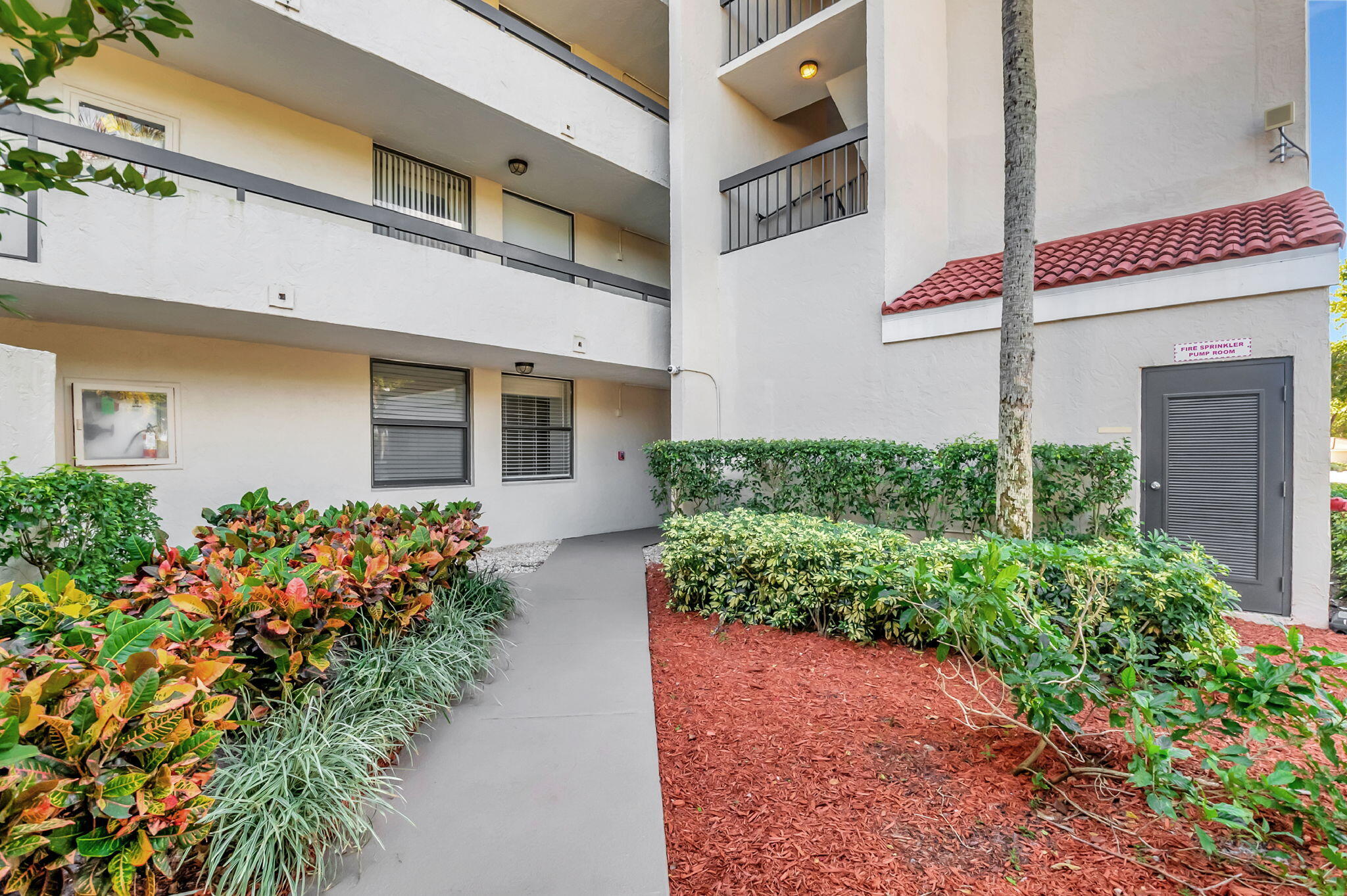 950 Lavers Circle F109