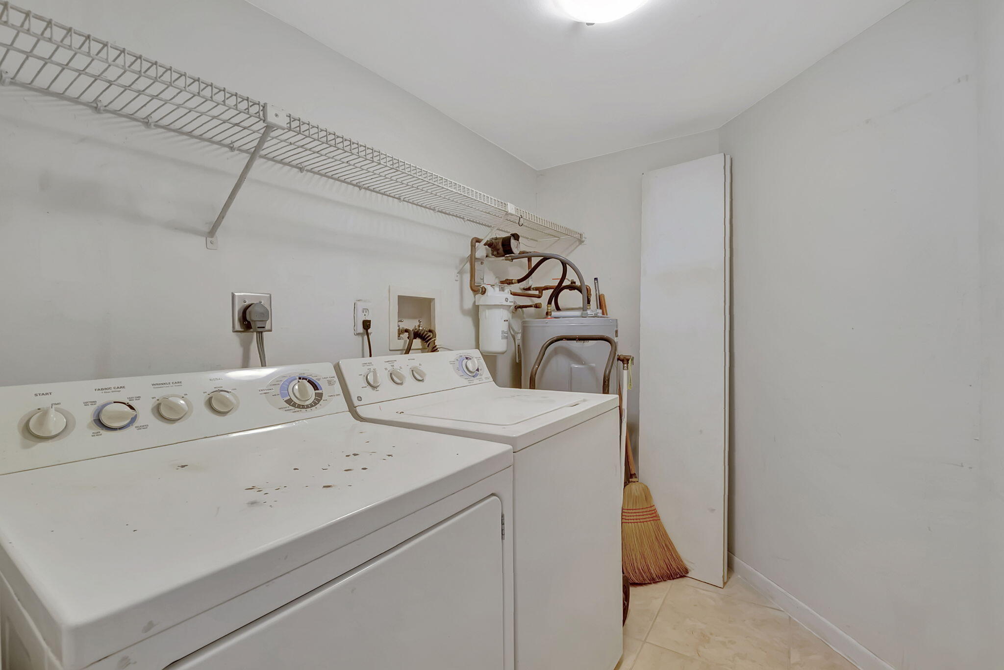 950 Lavers Circle F109