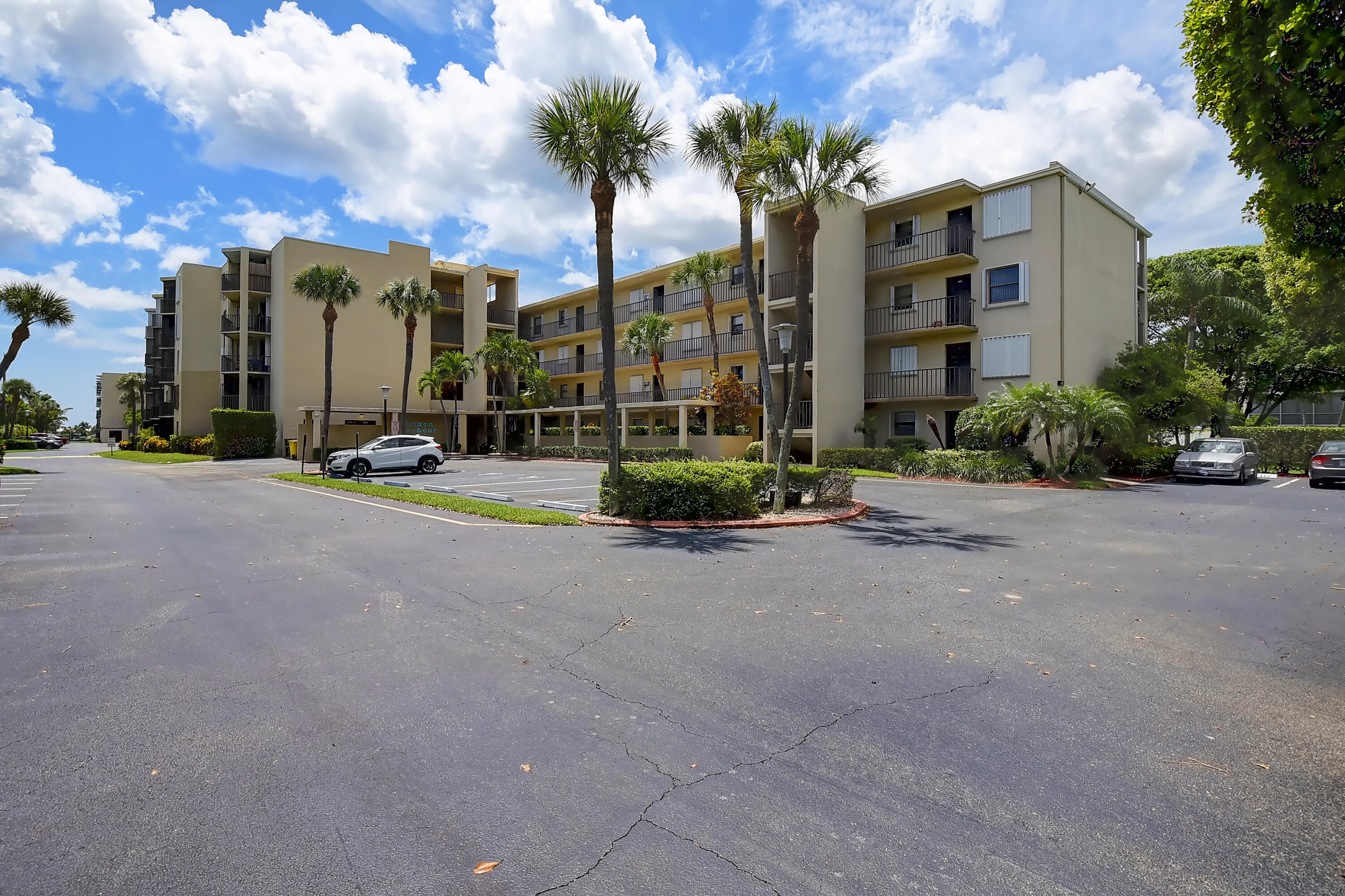 890 N Federal Highway 206