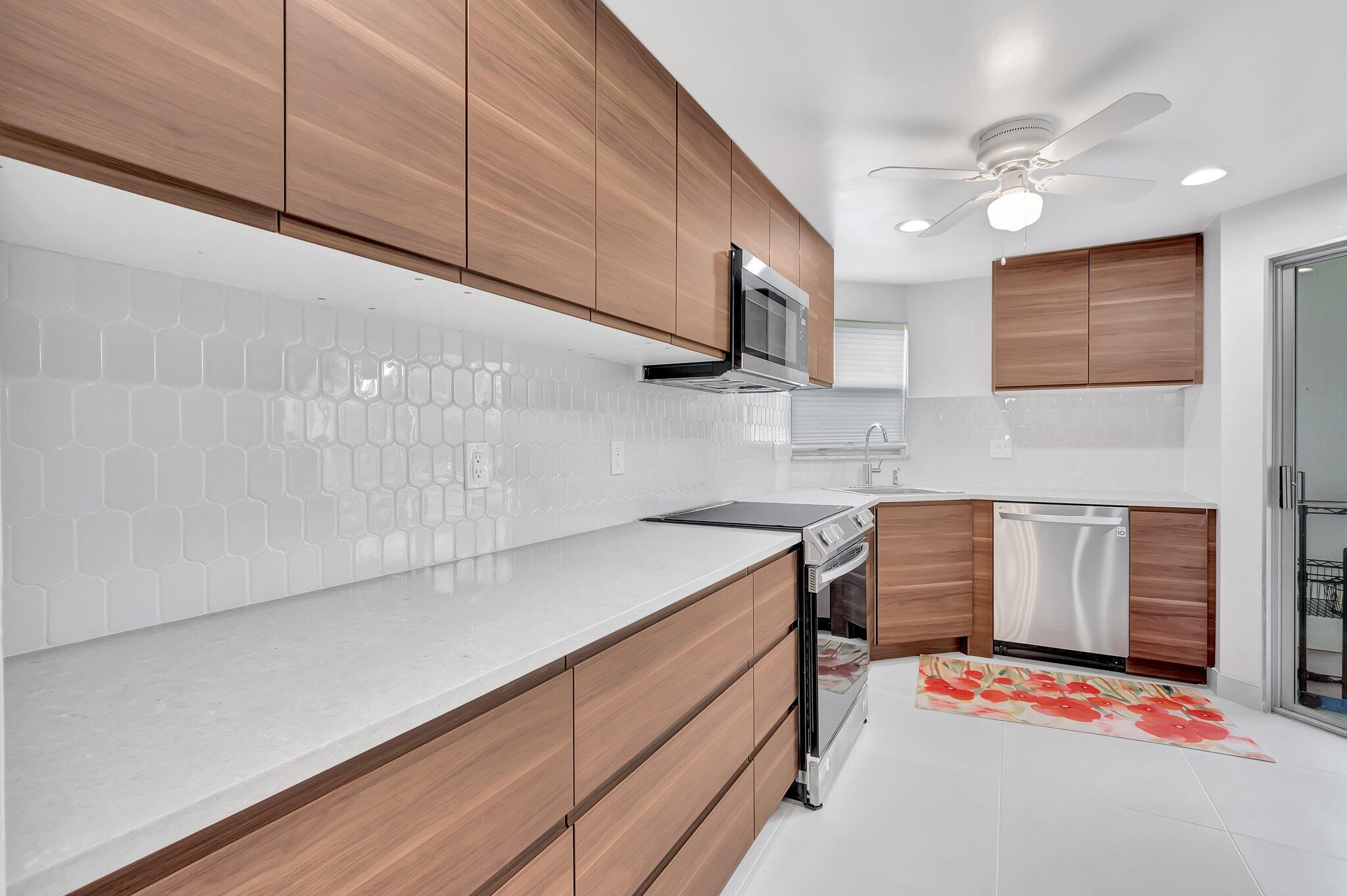 3590 Via Poinciana 205 205