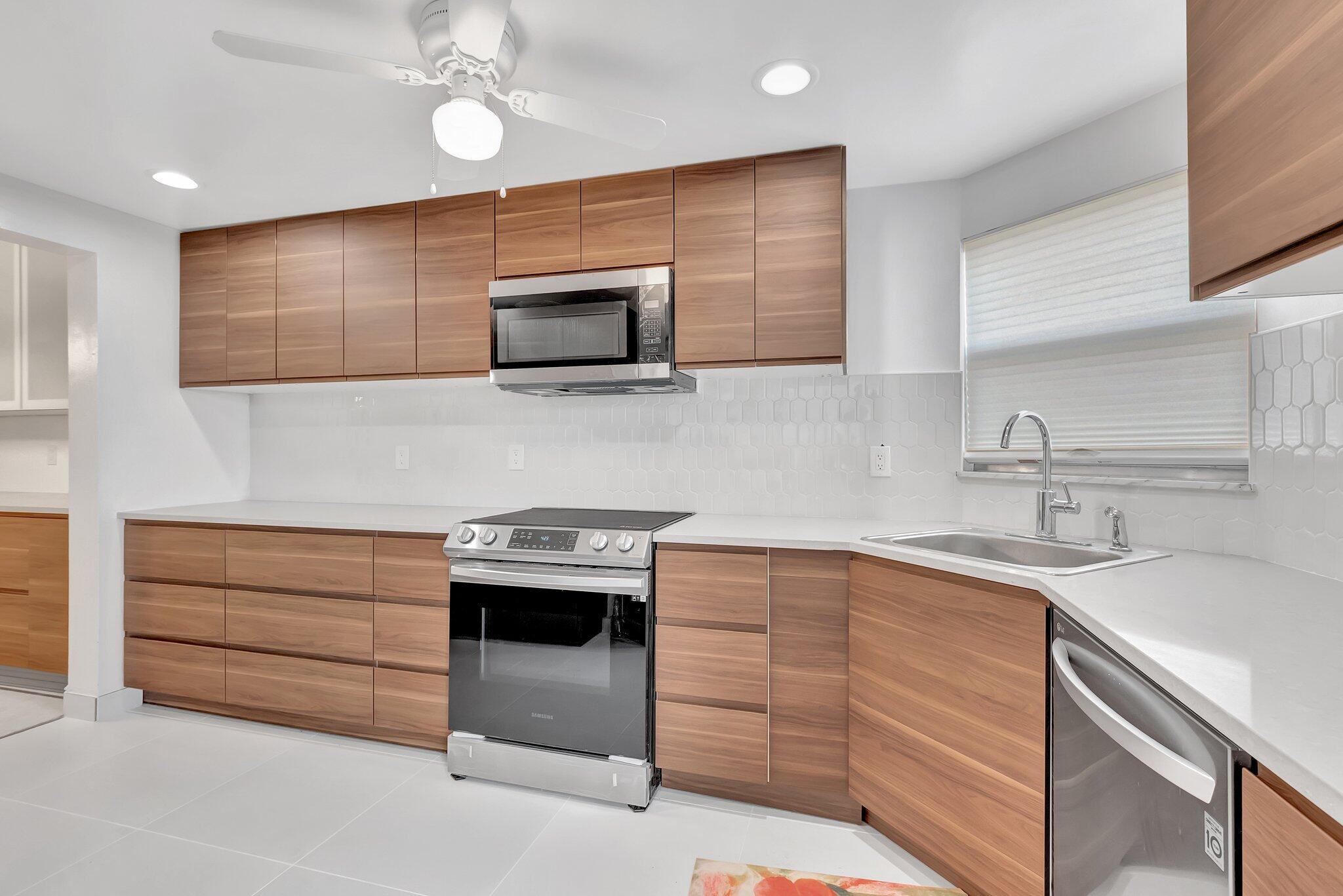 3590 Via Poinciana 205 205