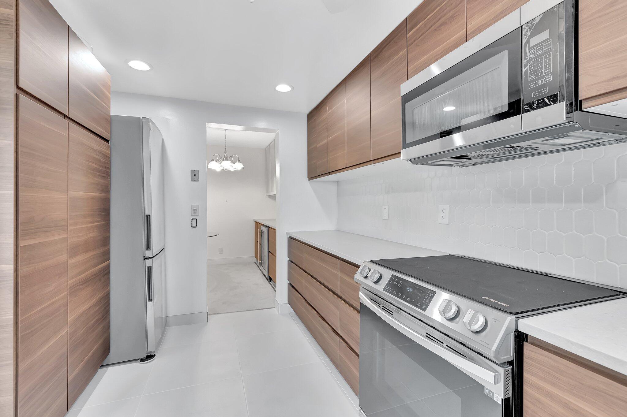 3590 Via Poinciana 205 205