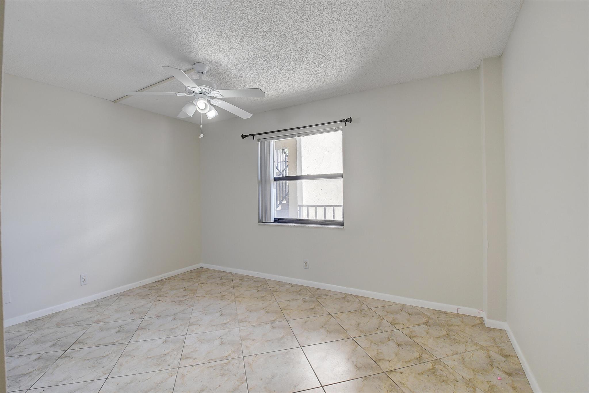 890 N Federal Highway 206